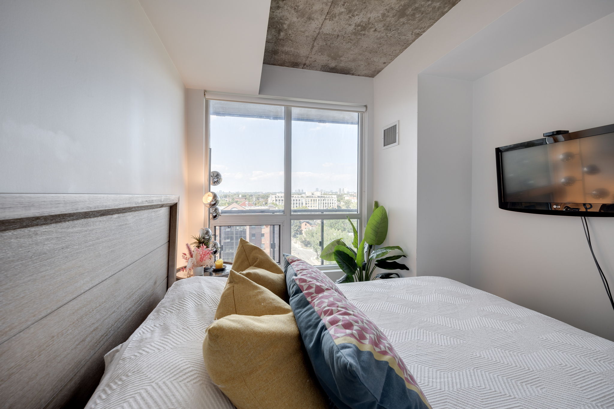 Toronto property showcase — delivered property photograph 16