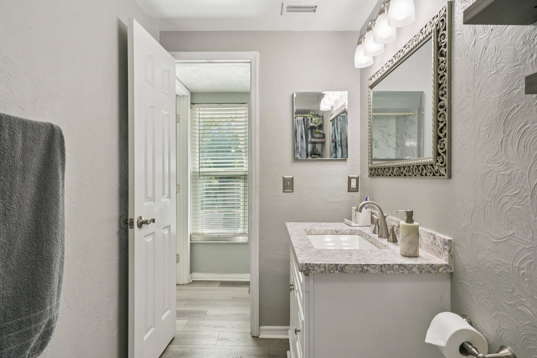 Rosemount Dr-S2003-036.jpg