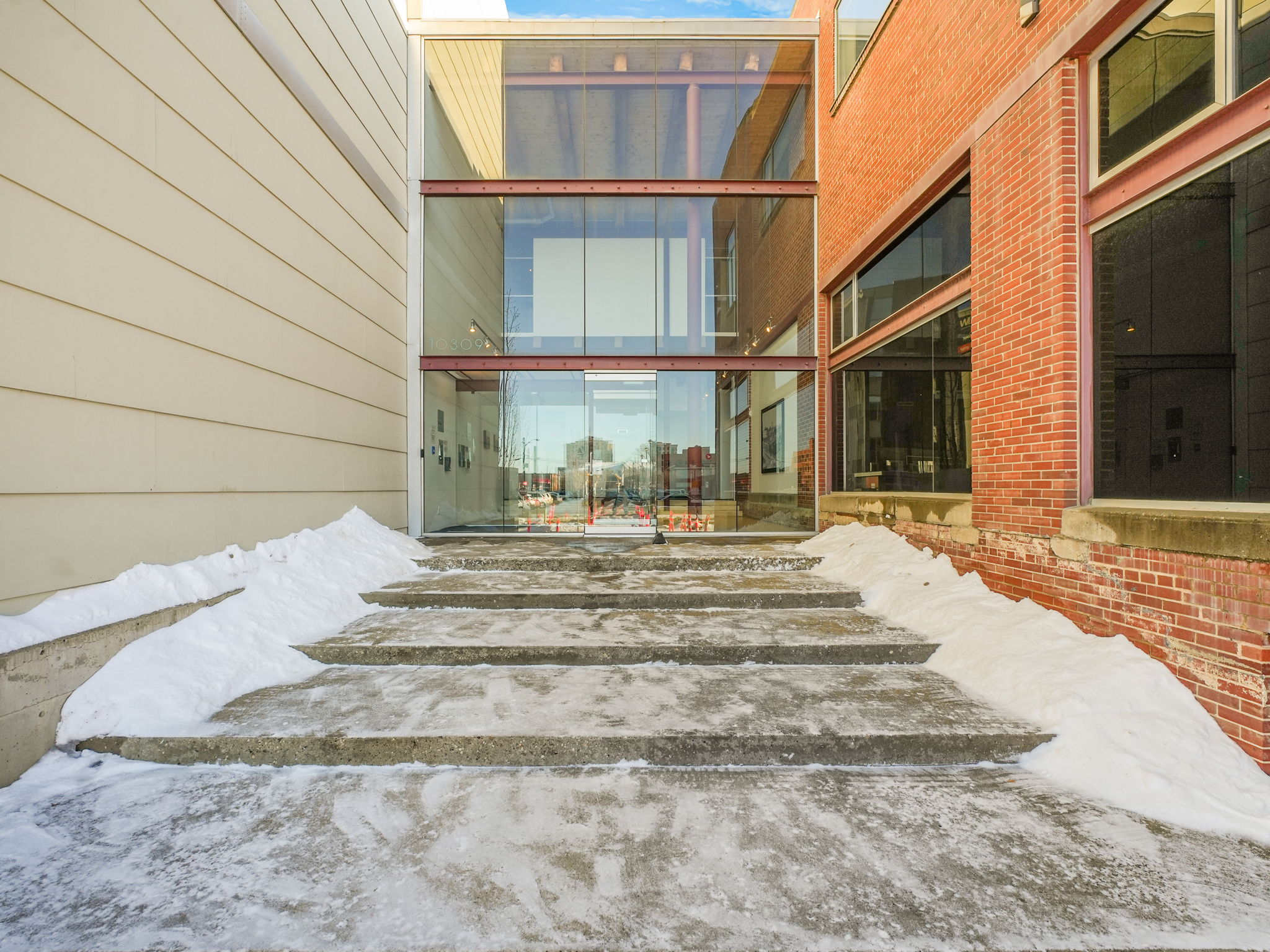 VX - Exterior Image - (2)