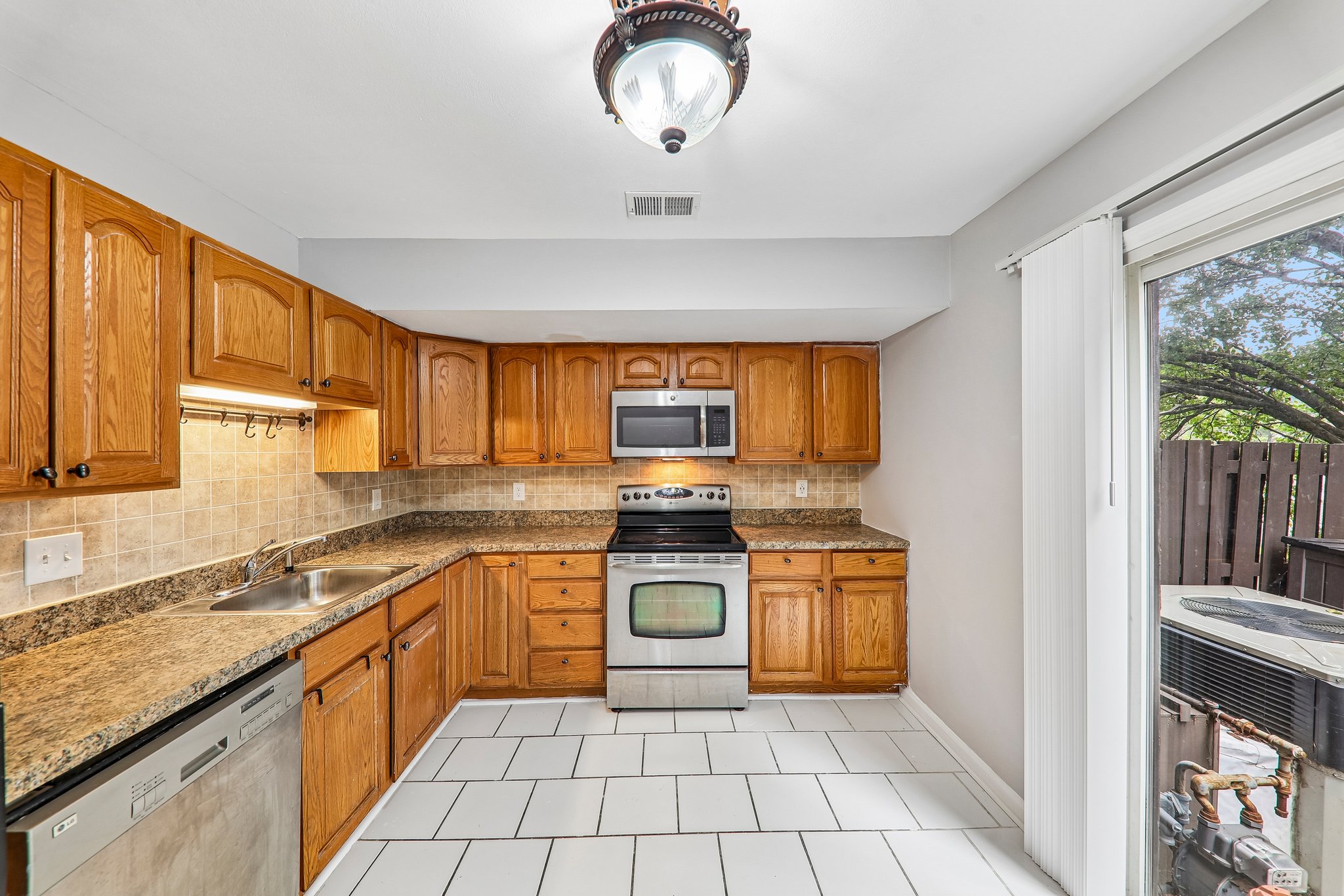 1031 Tavistock Cir-S2506-009.jpg