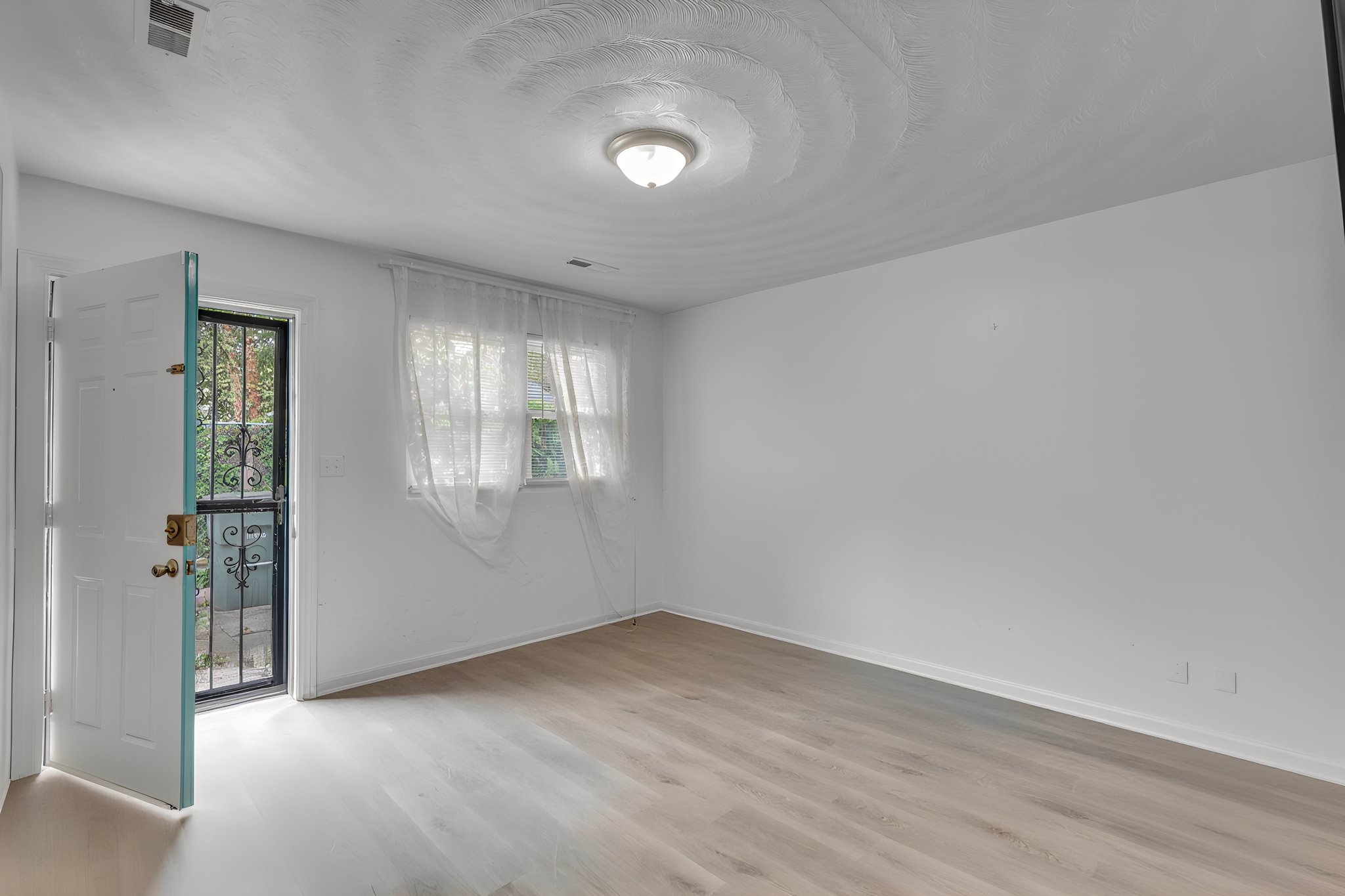 DSC09954 furniture removed.jpeg
