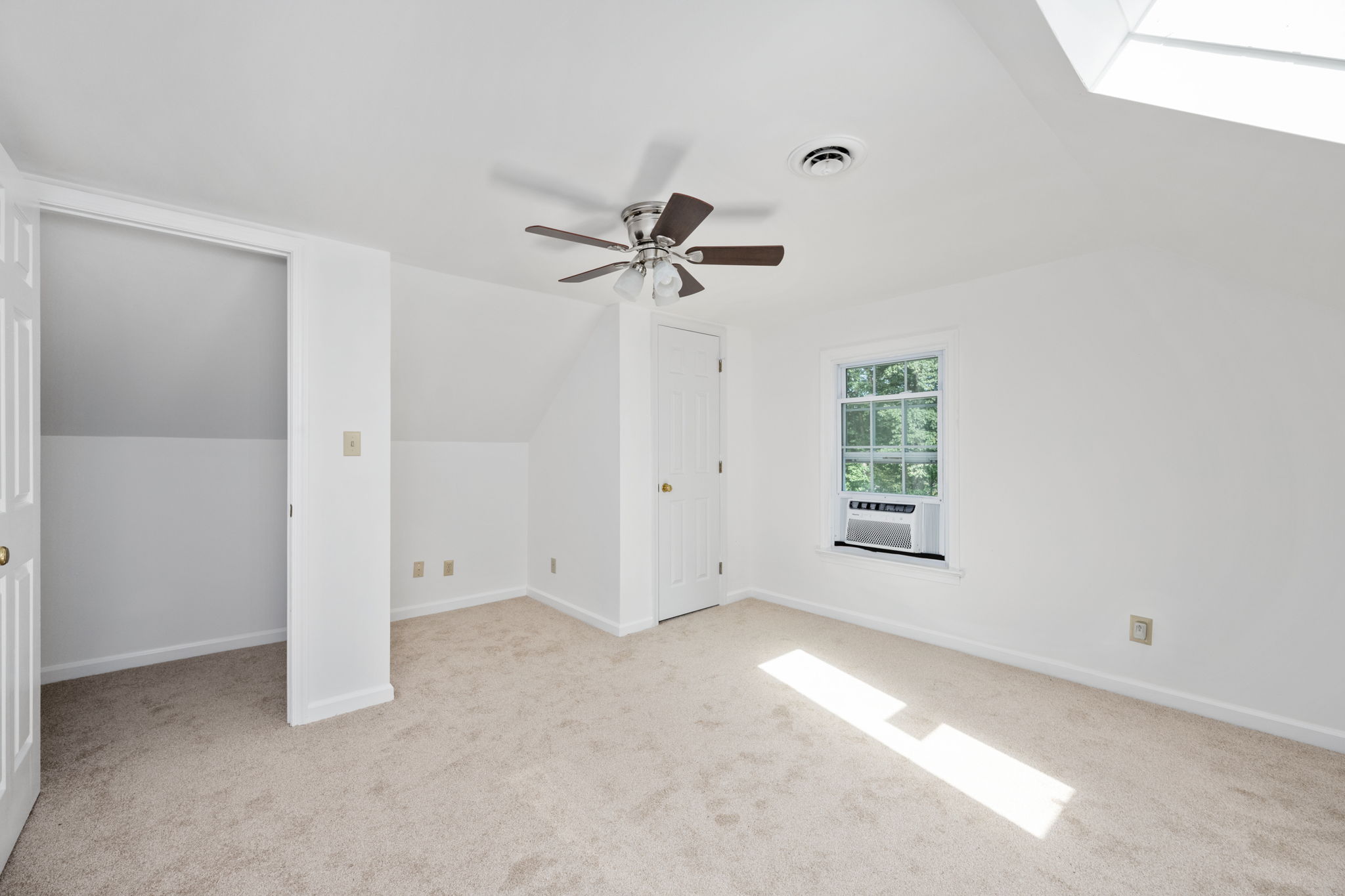  Photo 66