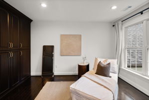 43 Upper sitting area