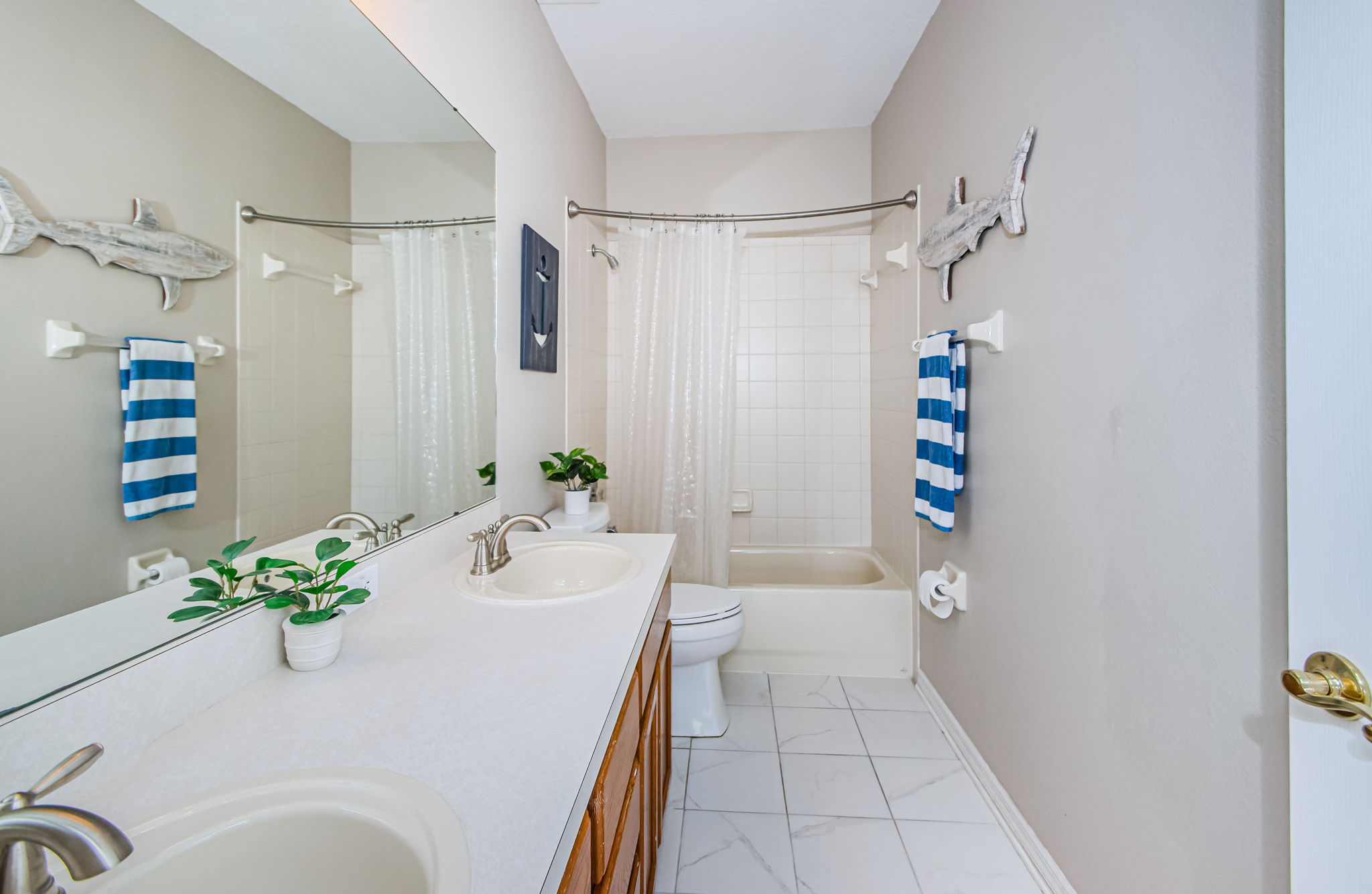 Upstairs Bathroom 1B