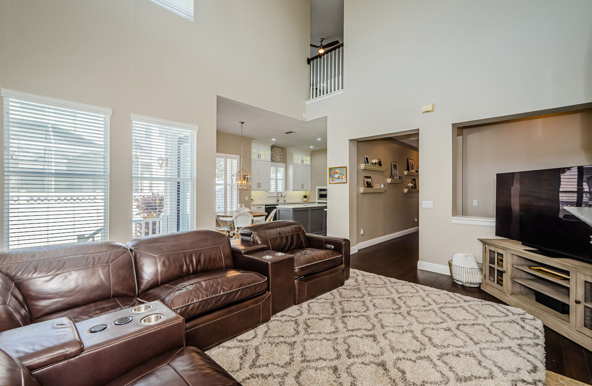 Living Room 1F