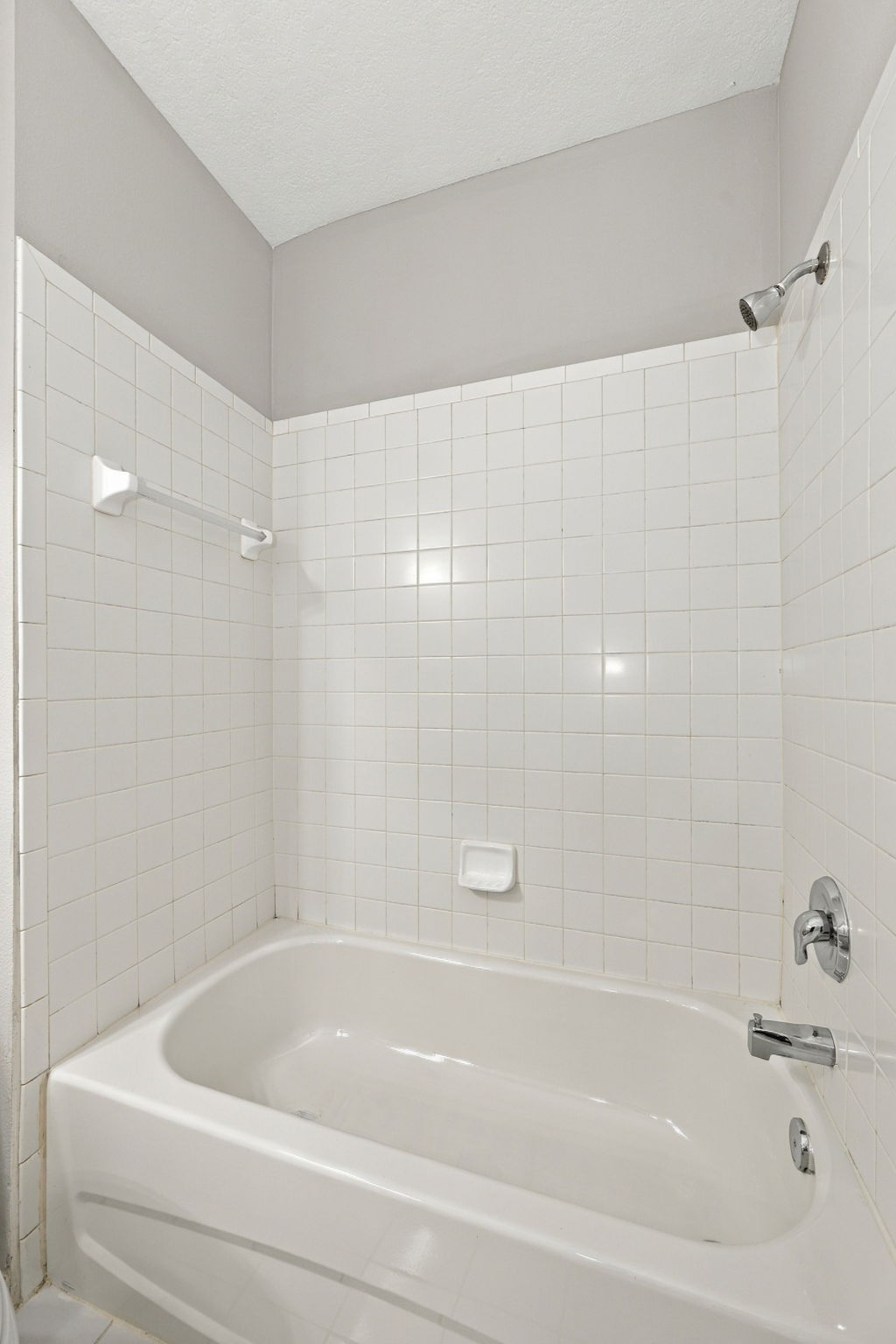 029_Upper Level Bathroom 3b