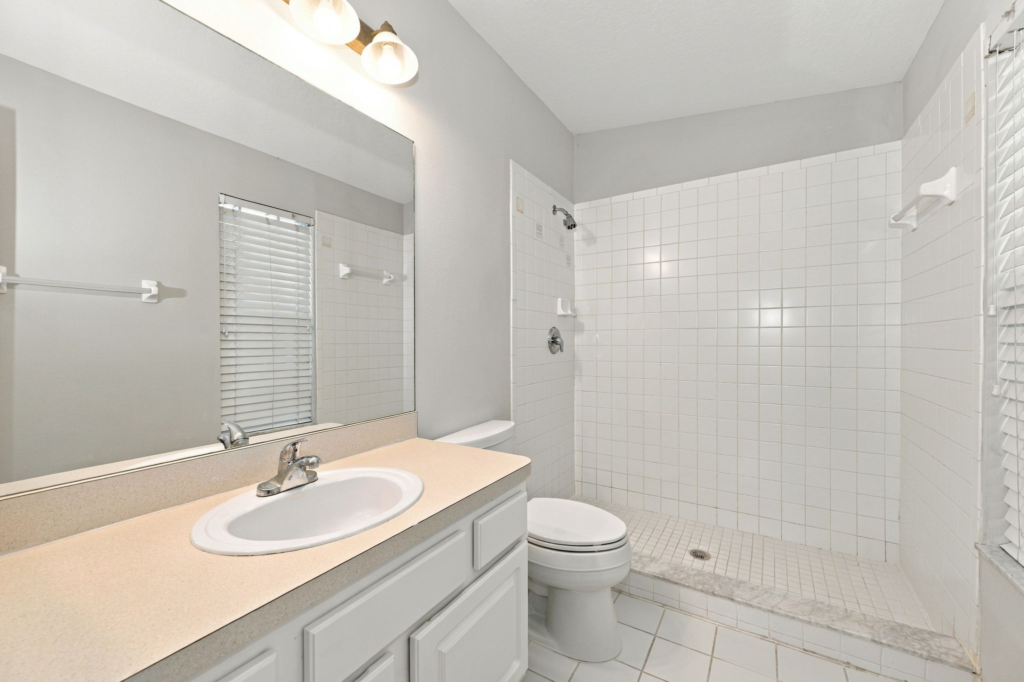 034_Upper Level Primary Bathroom 1a