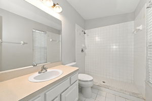 034_Upper Level Primary Bathroom 1a
