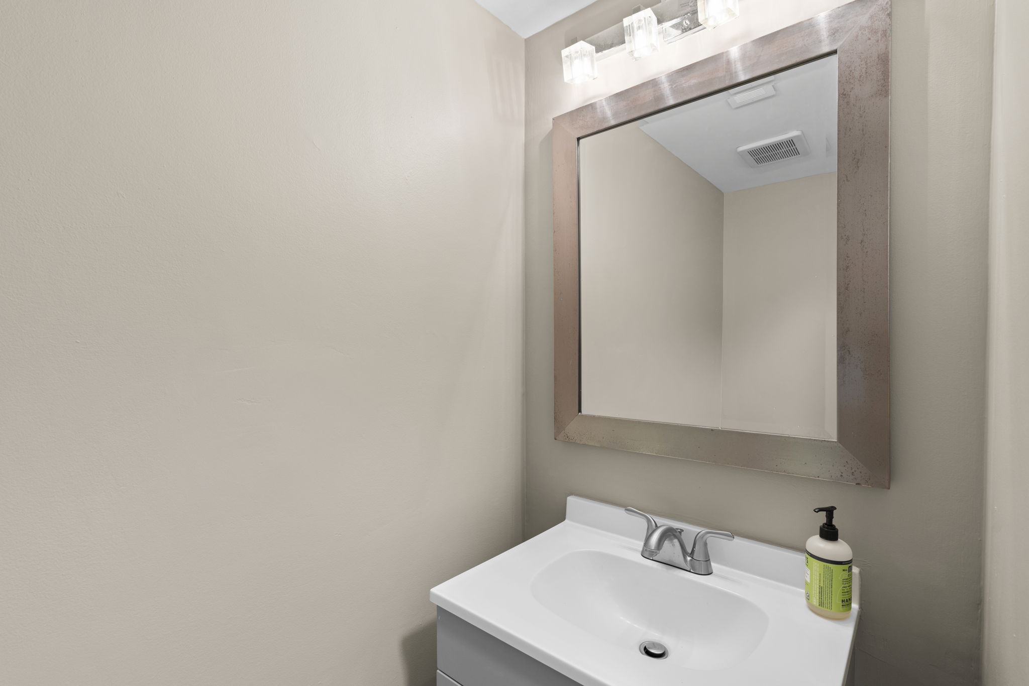  Photo 34