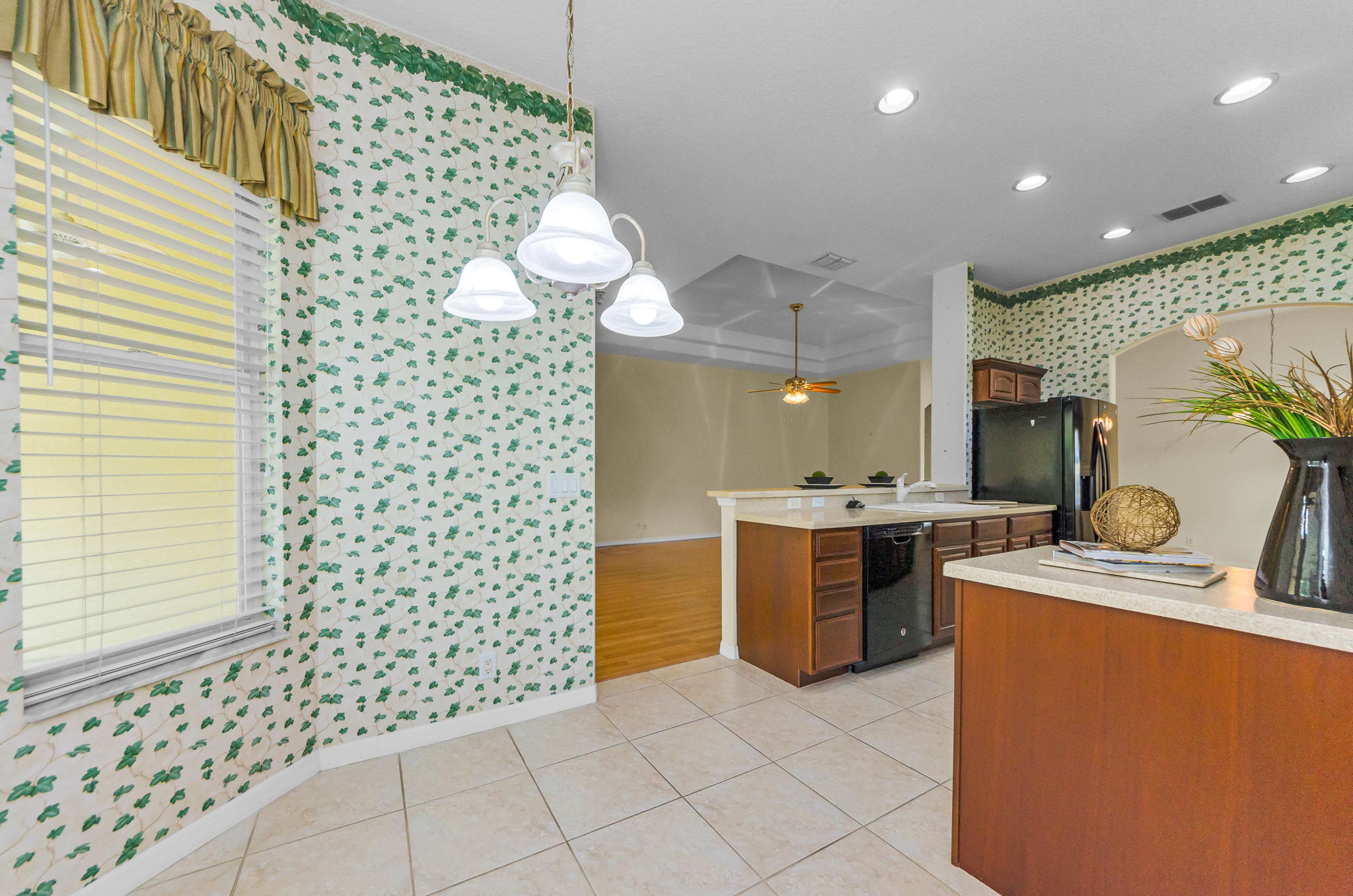 Kitchen Eat-In 3