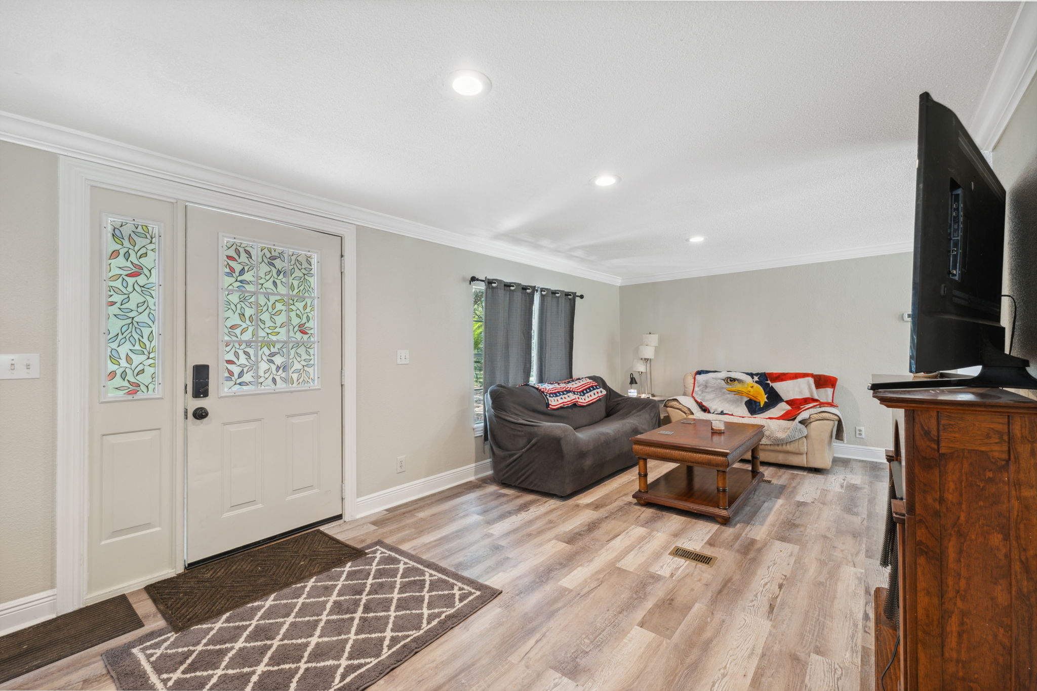 Livingroom to front door