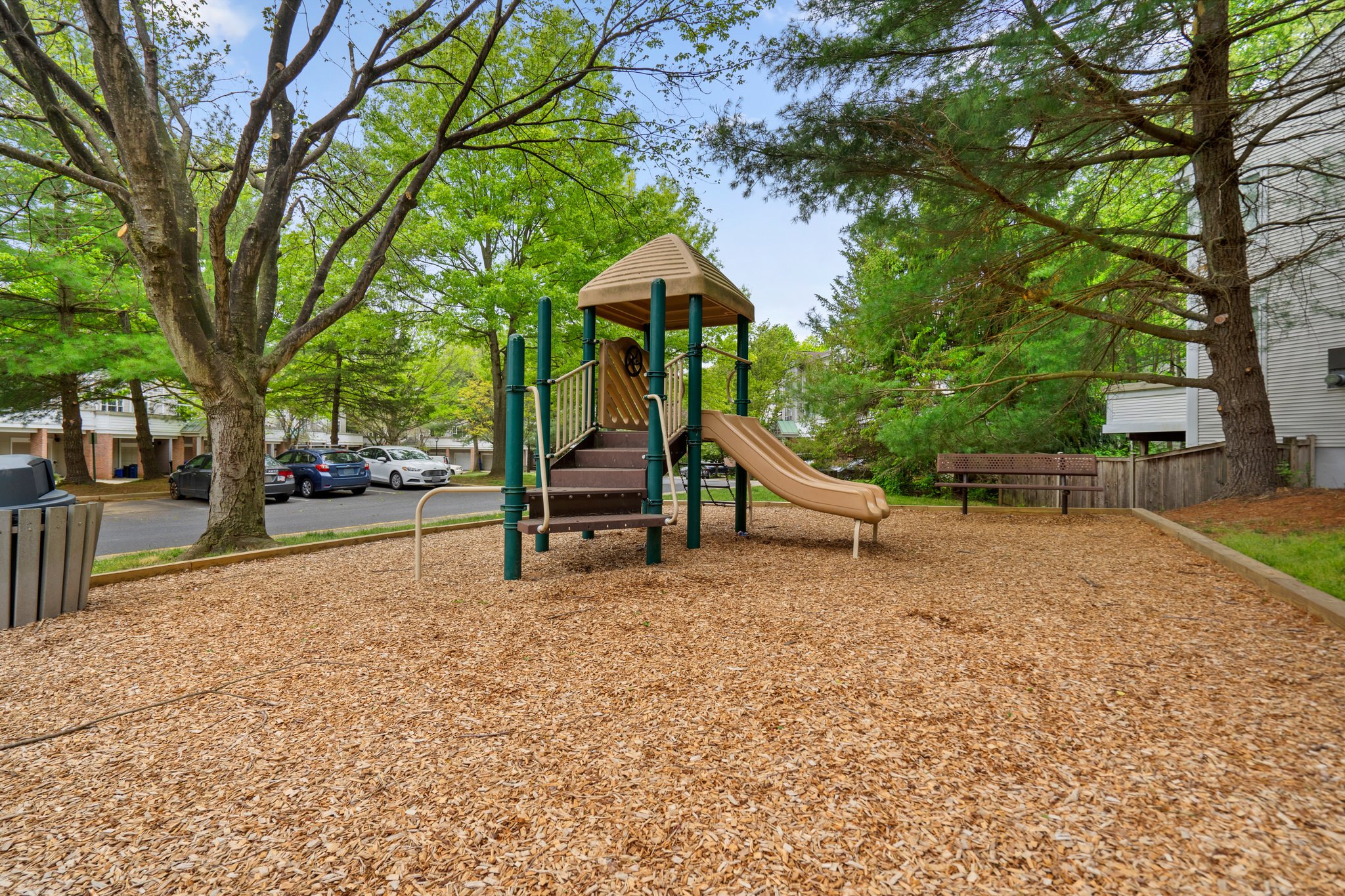 43. Back exterior.jpg