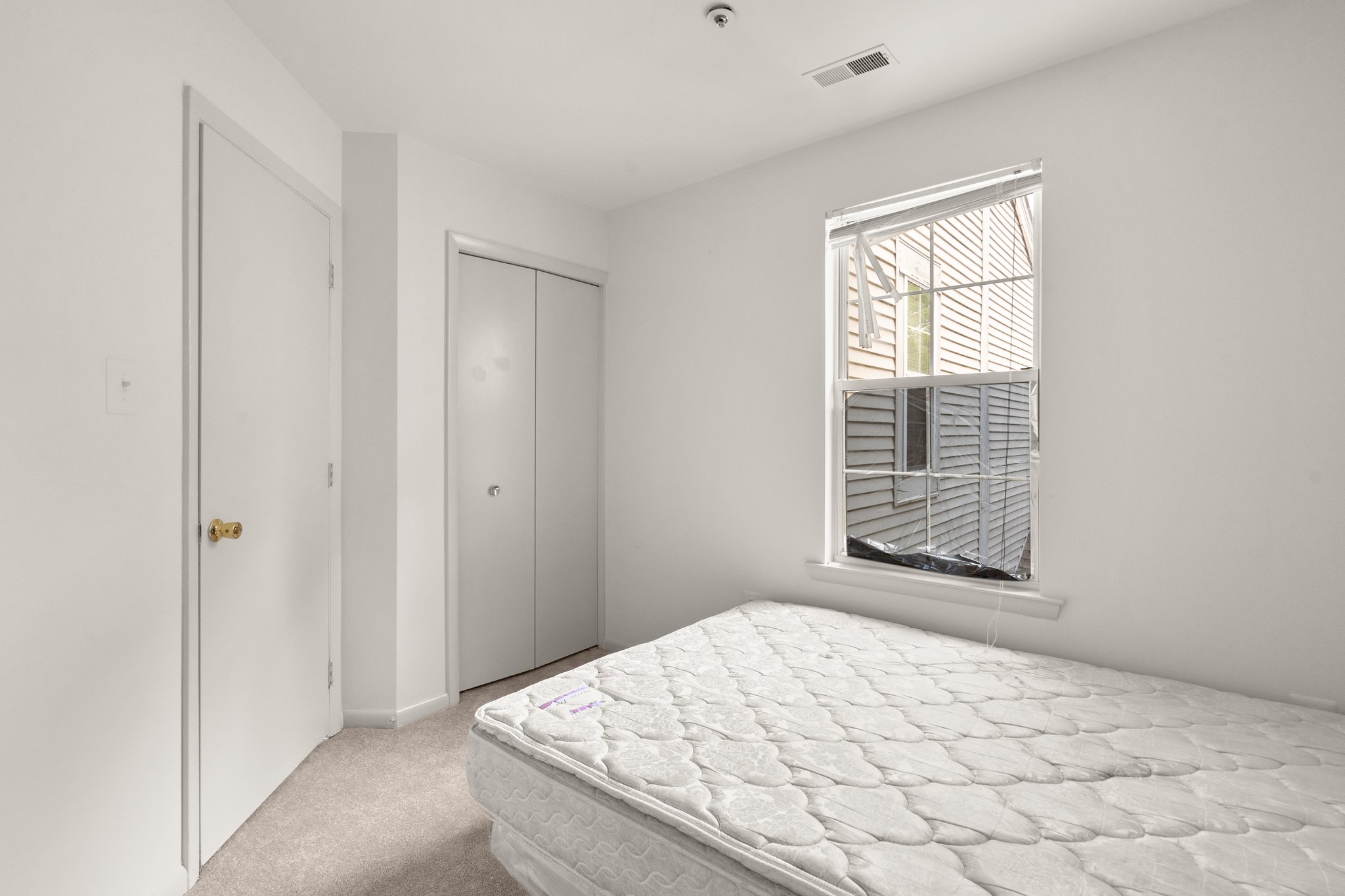 33. Upper bedroom.jpg