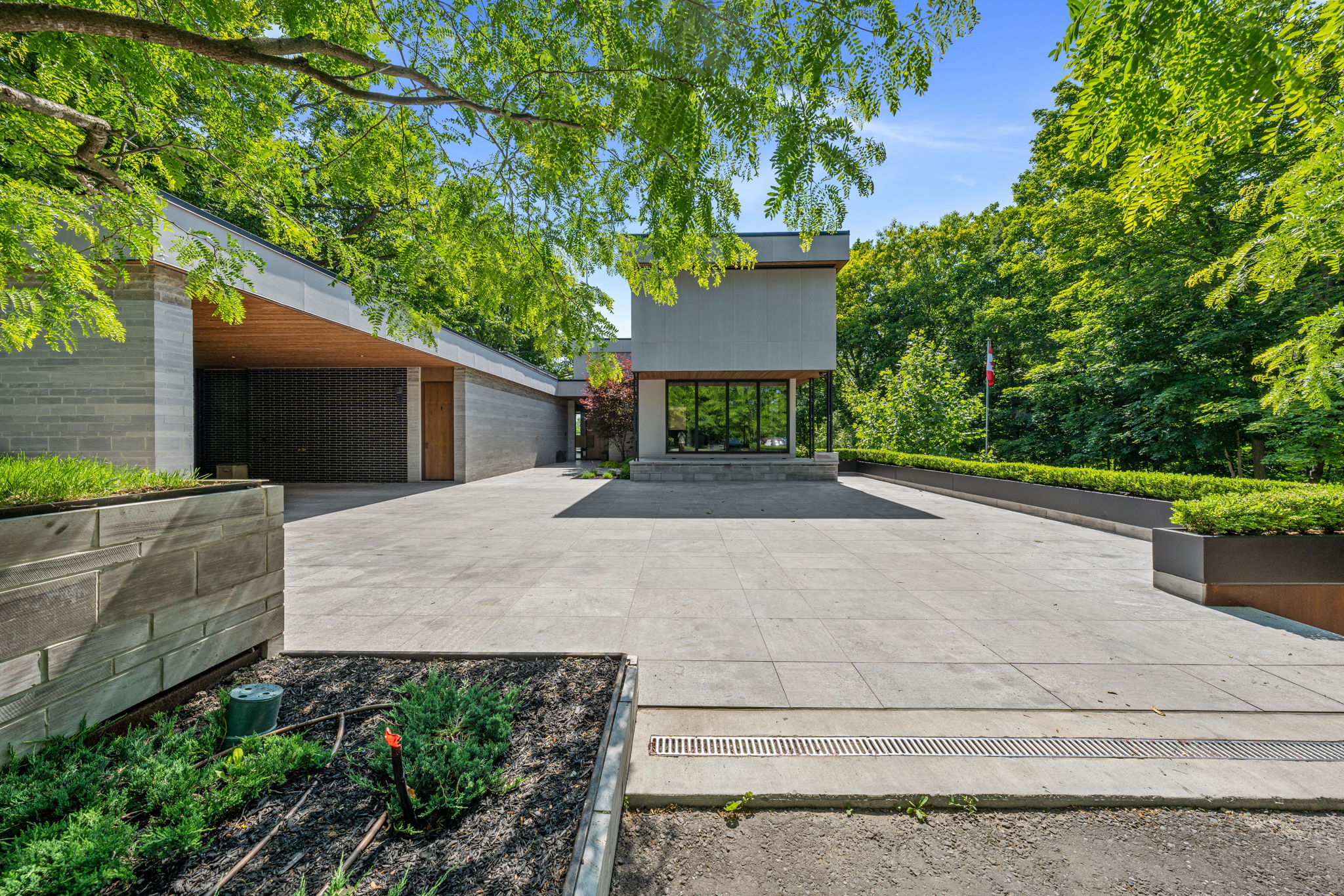 10320 Pine Valley Dr Vaughan, ON L4L 1A6