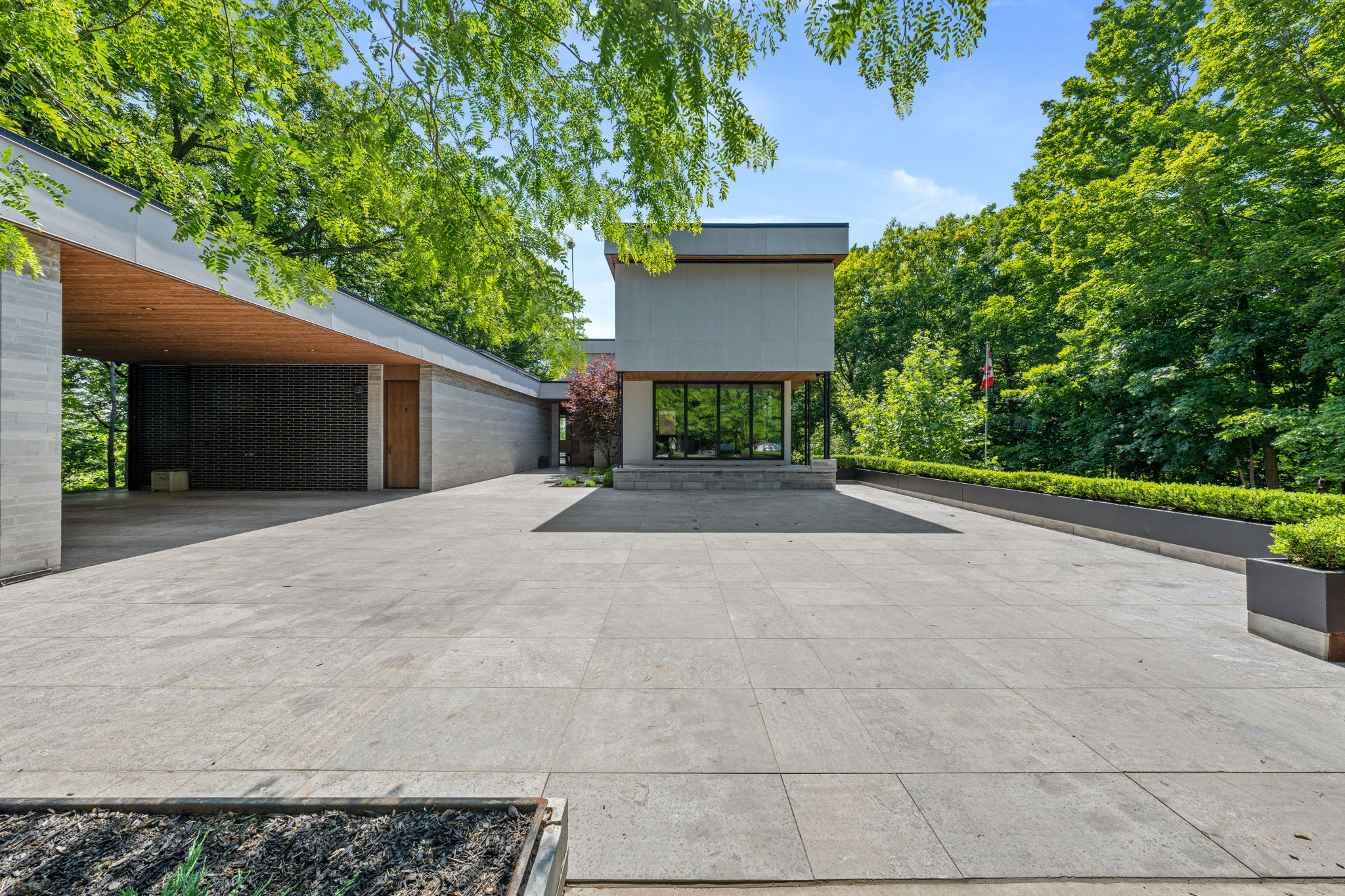 10320 Pine Valley Dr Vaughan, ON L4L 1A6