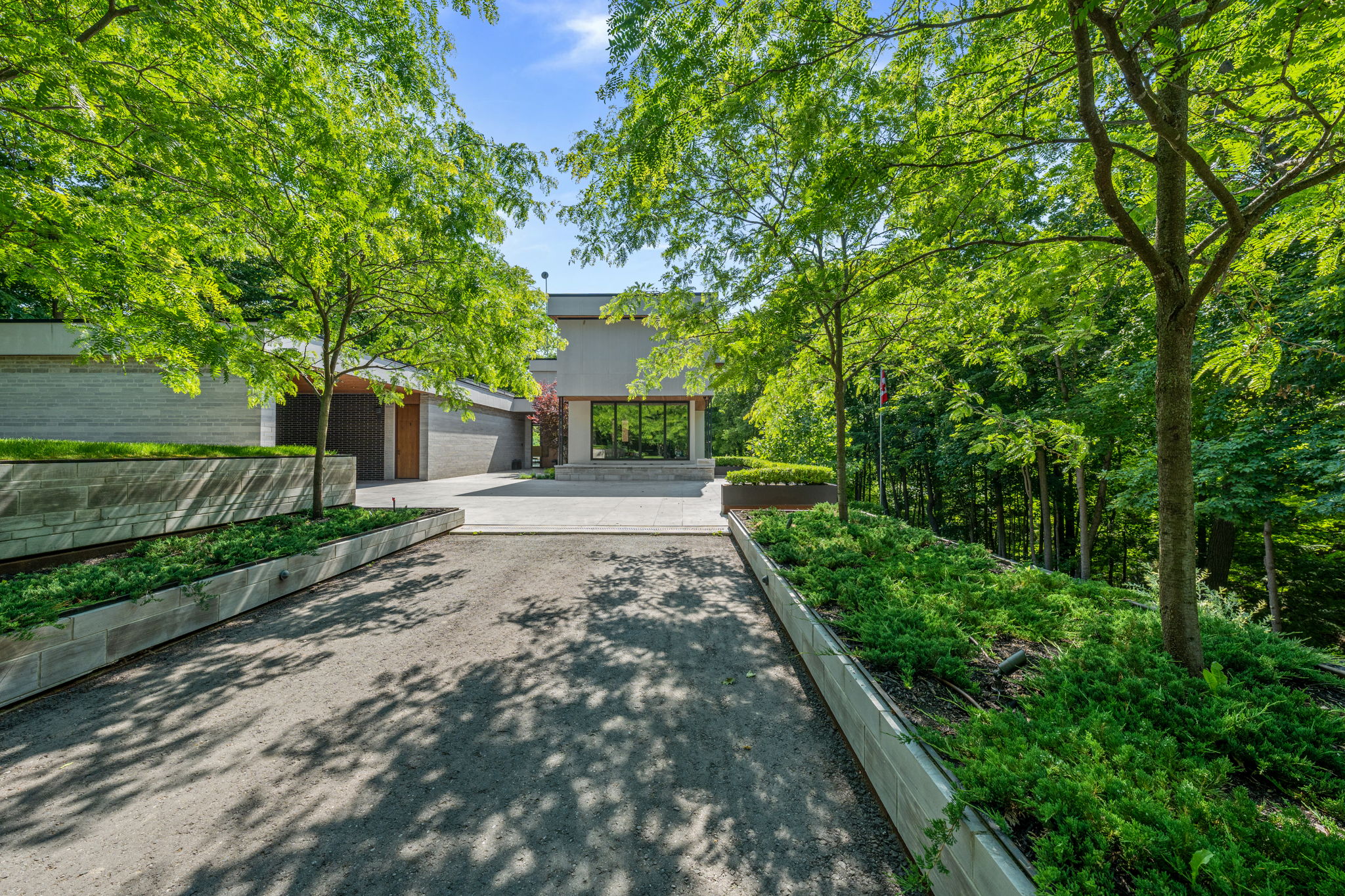 10320 Pine Valley Dr Vaughan, ON L4L 1A6