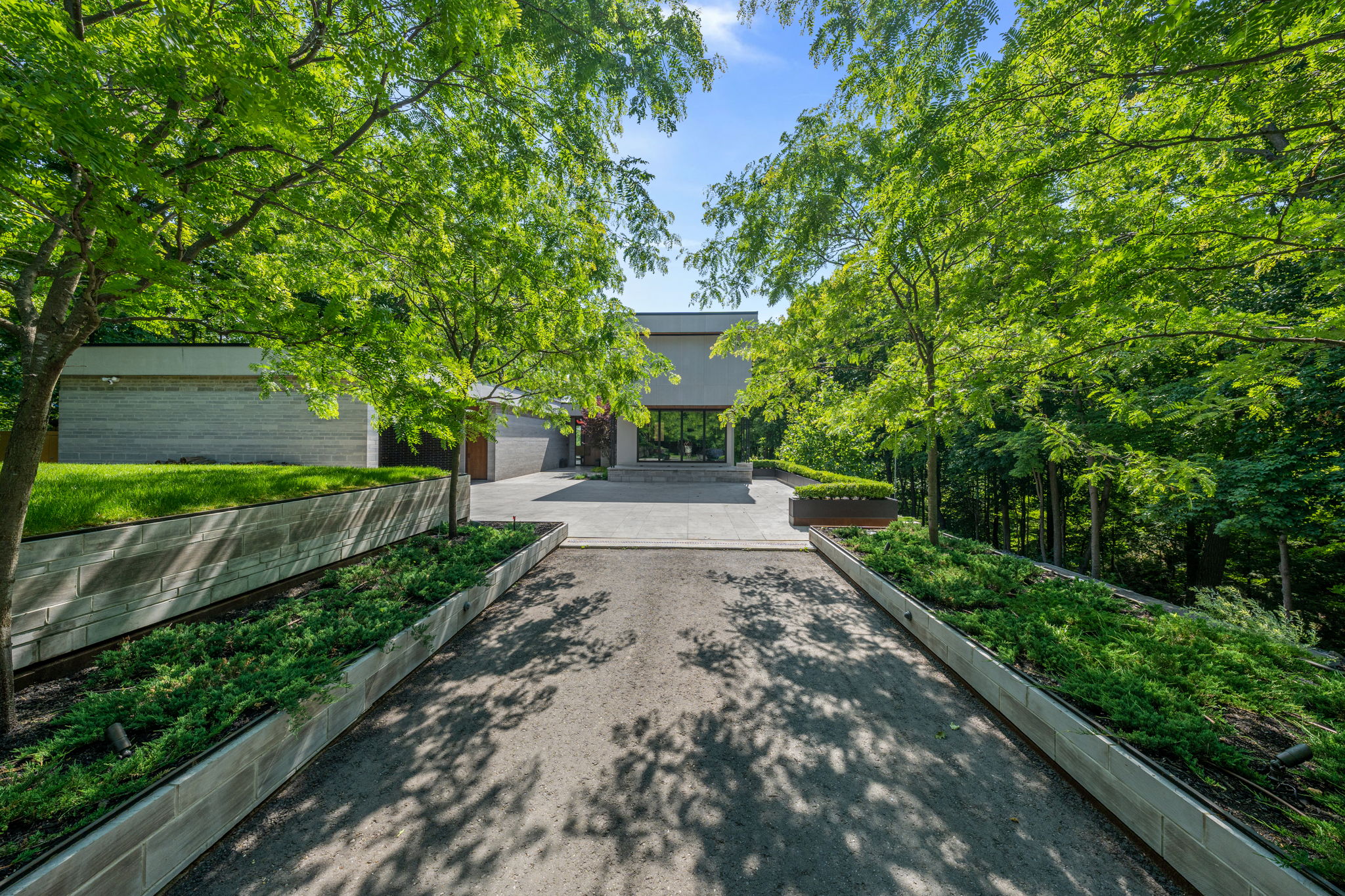 10320 Pine Valley Dr Vaughan, ON L4L 1A6