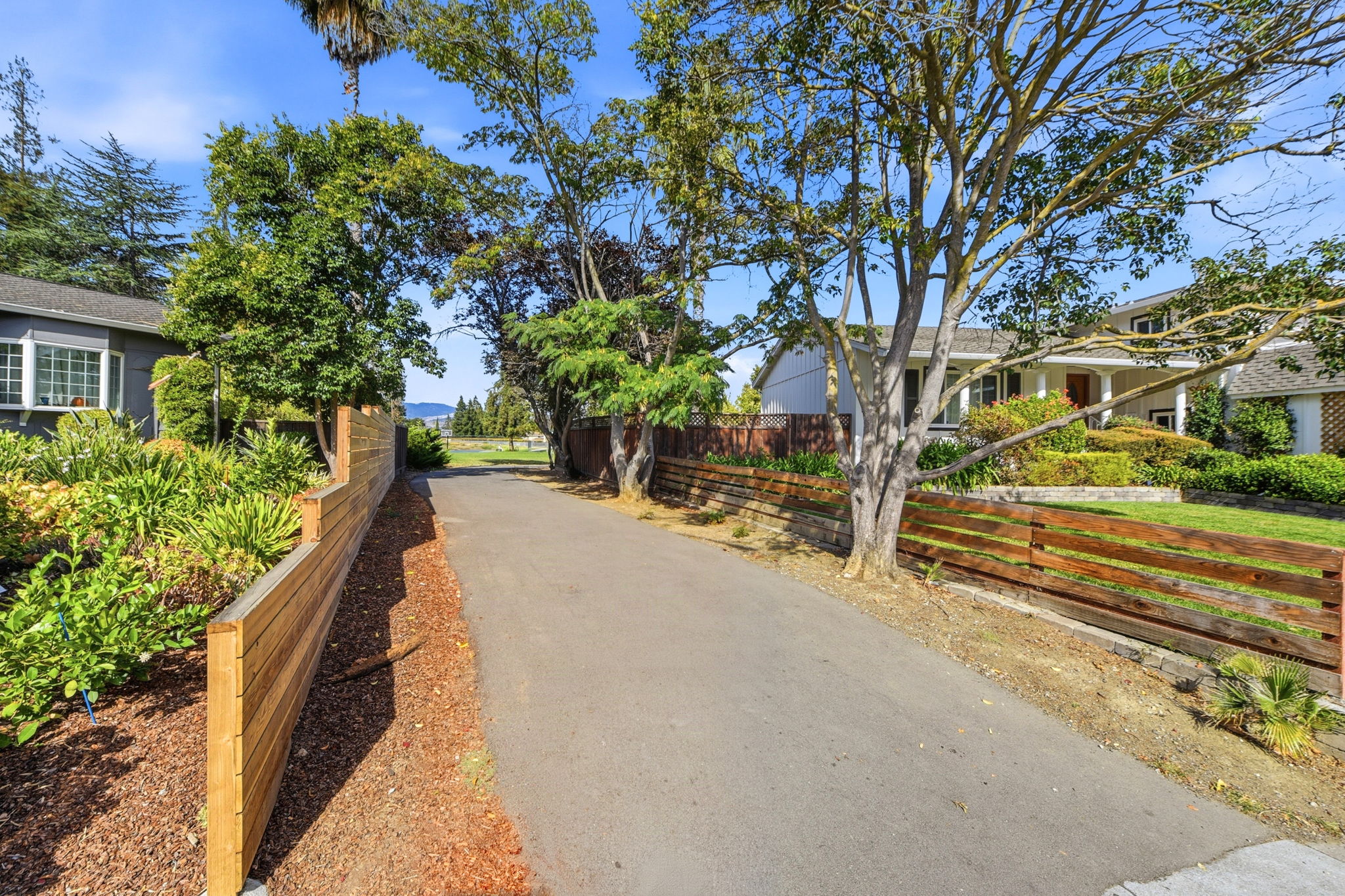 042_F8_10327 Cold Harbor Ave