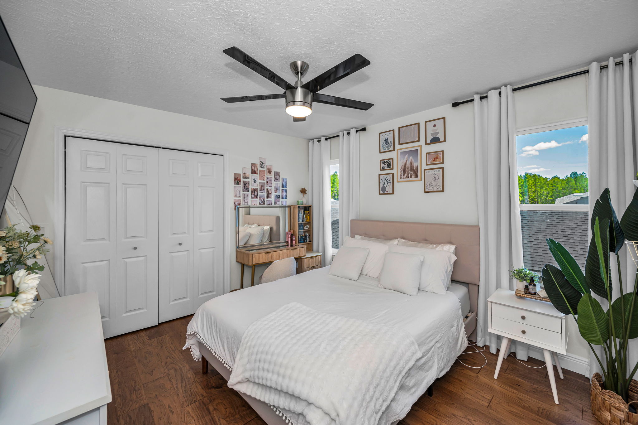 Upper Level Bedroom3a