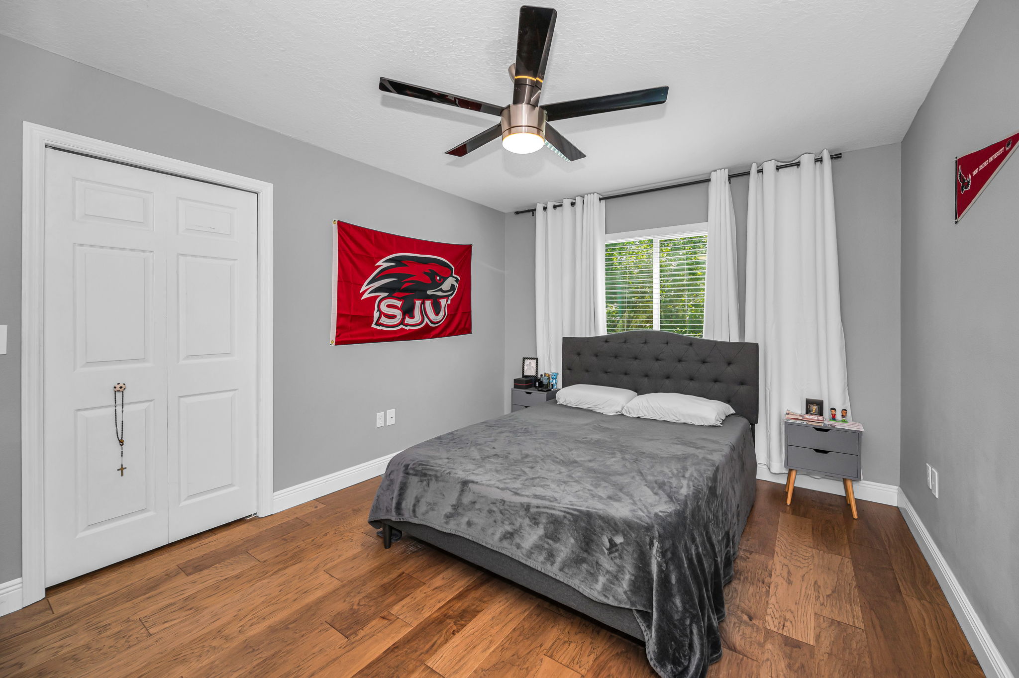 Upper Level Bedroom4a