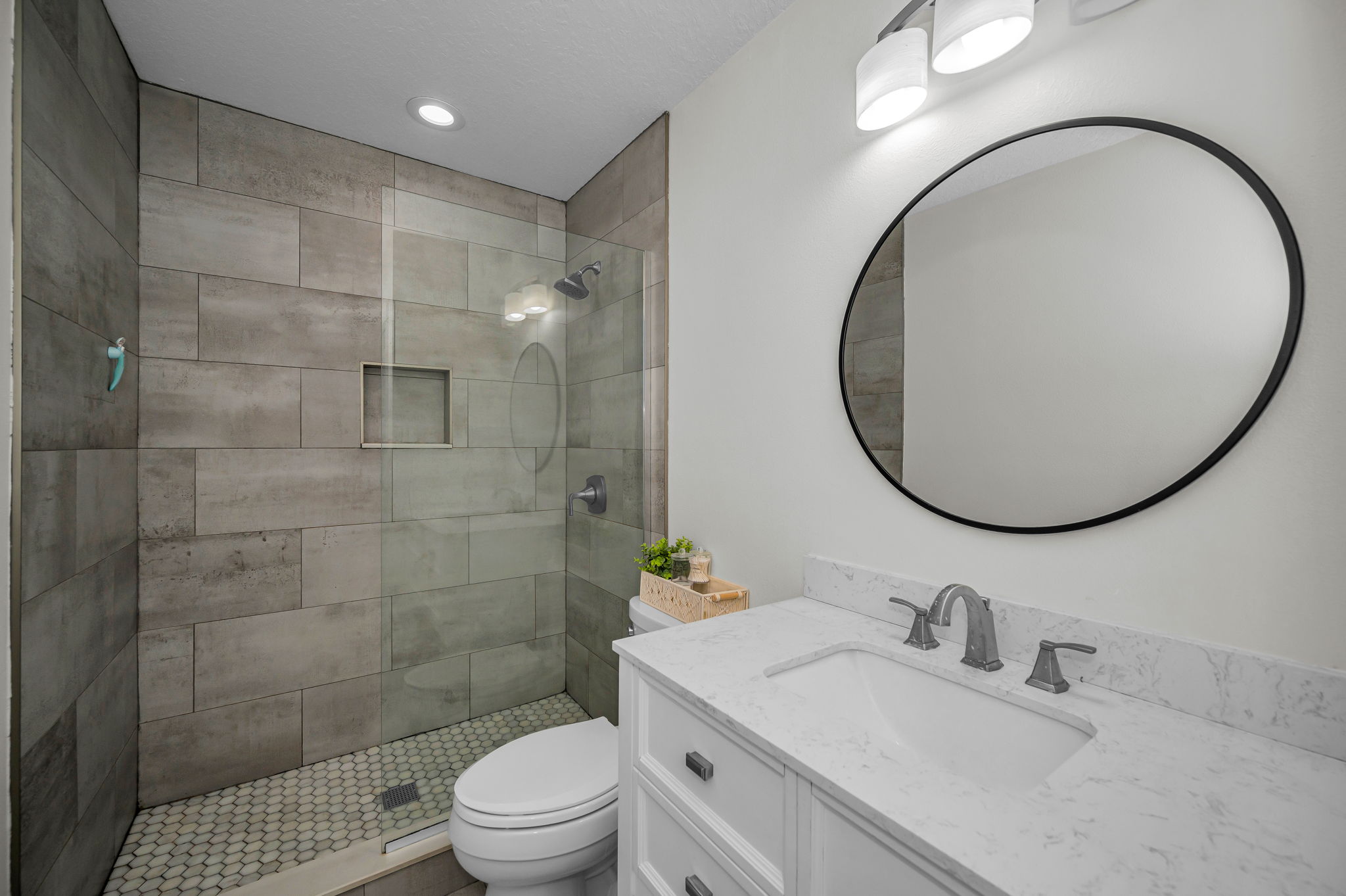 Upper Level Bathroom3