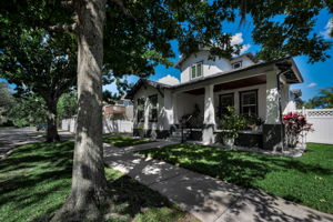 Front Exterior5