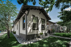 Front Exterior6