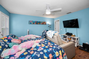 Primary Bedroom1b