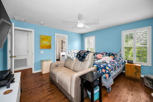 Primary Bedroom1d
