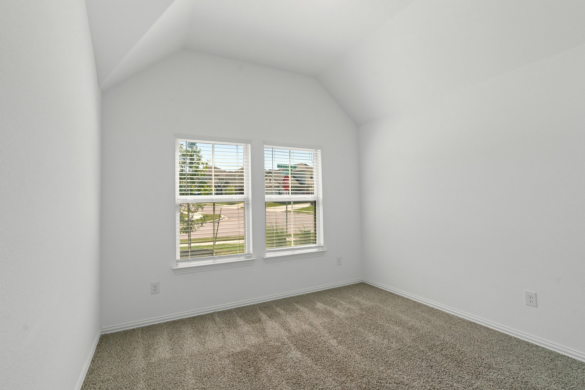 1033 Leadtree Loop, Mustang Ridge, TX 78610, USA Photo 22