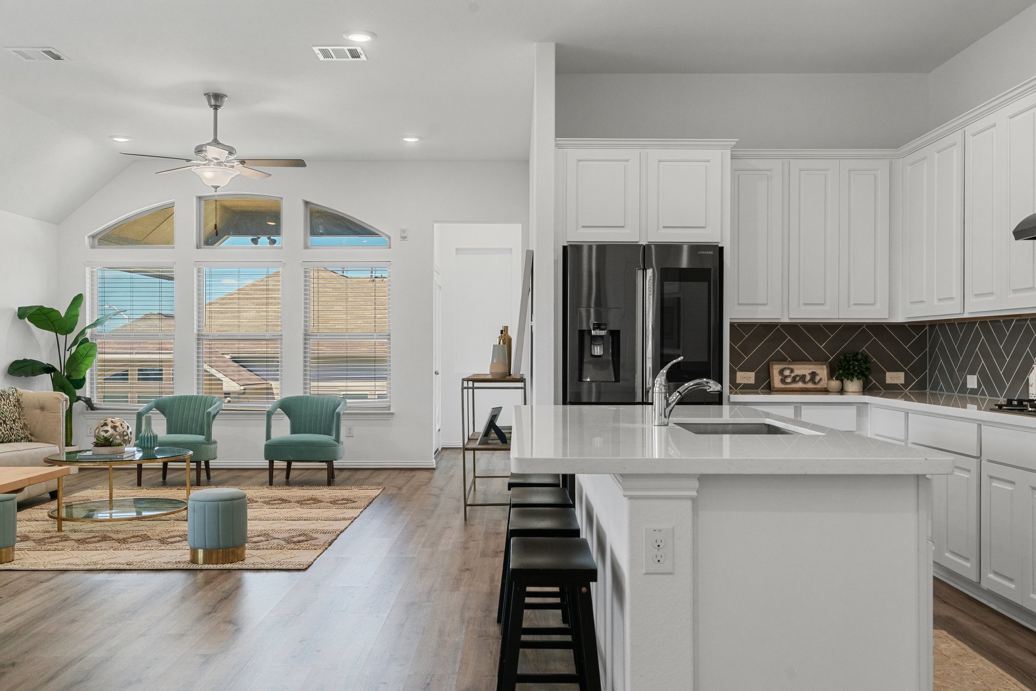 1033 Leadtree Loop, Mustang Ridge, TX 78610