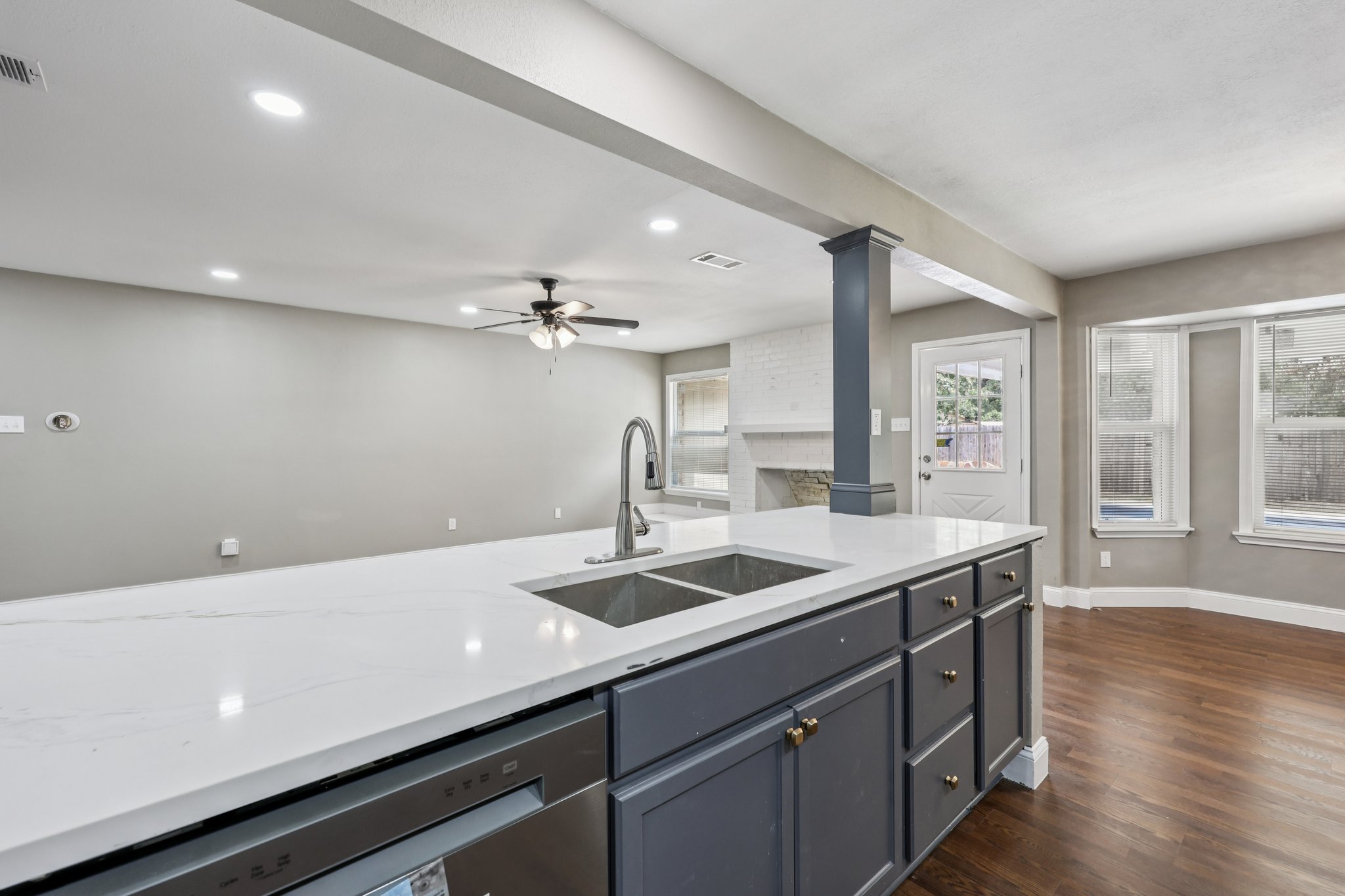 Oak Ridge Dr-S1808-013.jpg