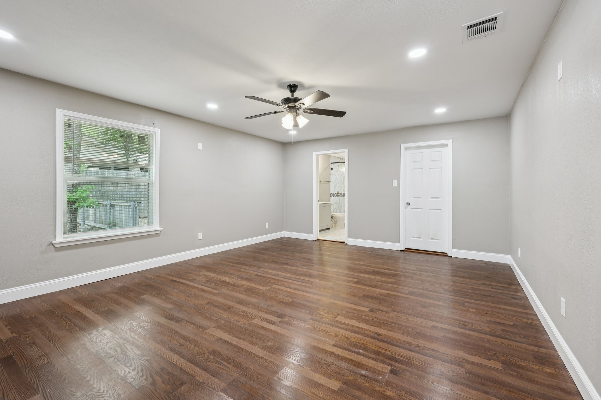 Oak Ridge Dr-S1808-020.jpg