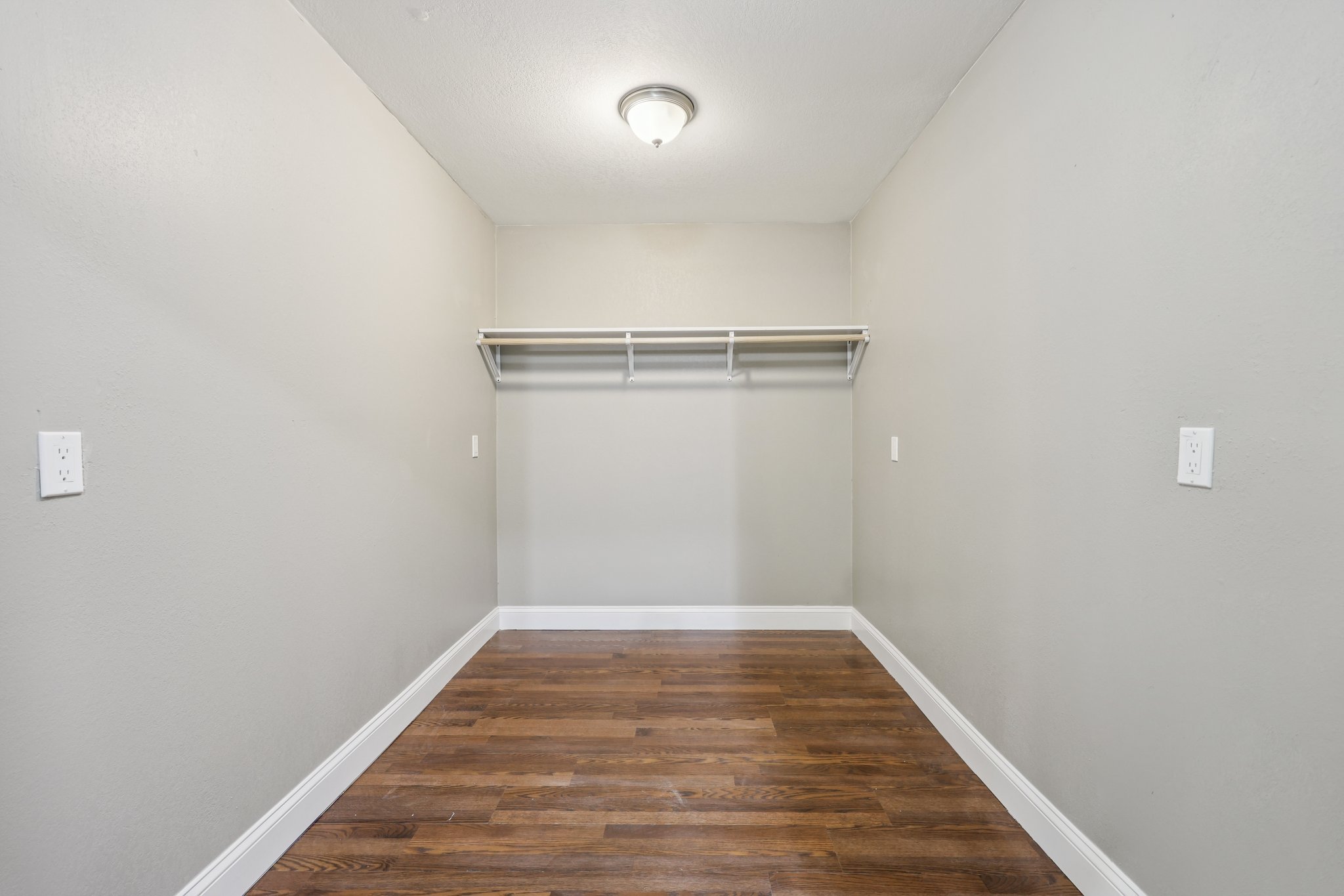 Oak Ridge Dr-S1808-023.jpg
