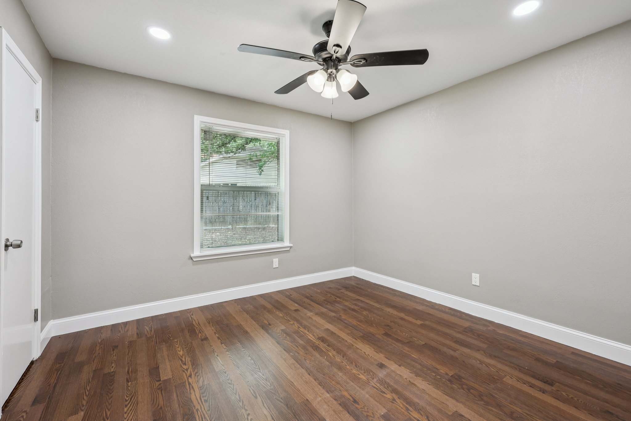 Oak Ridge Dr-S1808-024.jpg