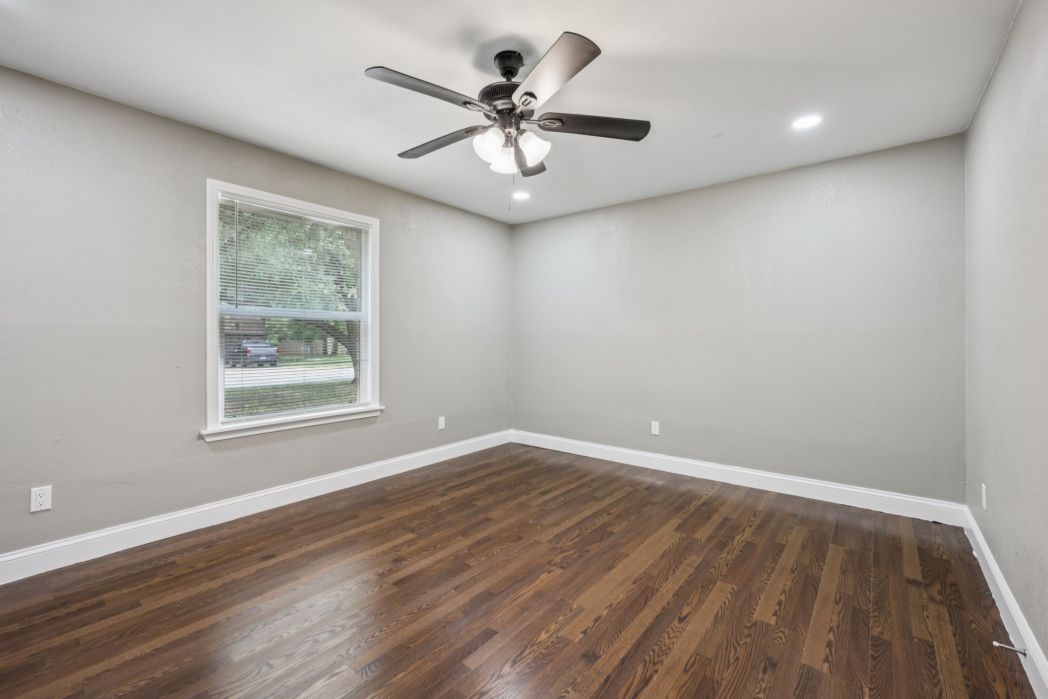 Oak Ridge Dr-S1808-027.jpg