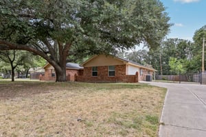 Oak Ridge Dr-S1808-002.jpg