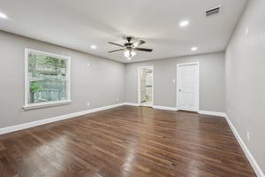 Oak Ridge Dr-S1808-020.jpg