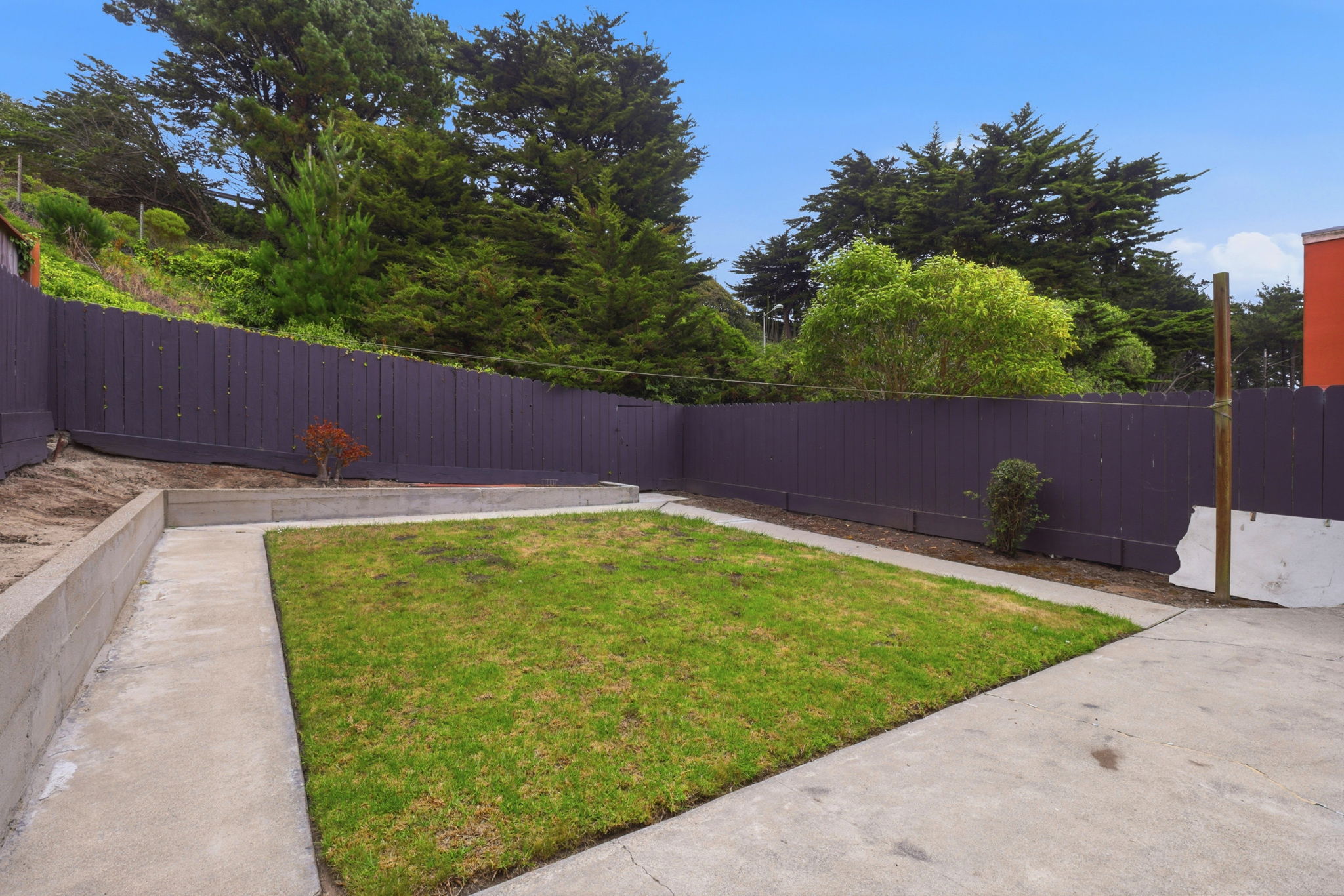 035_F8_1033 Skyline Dr