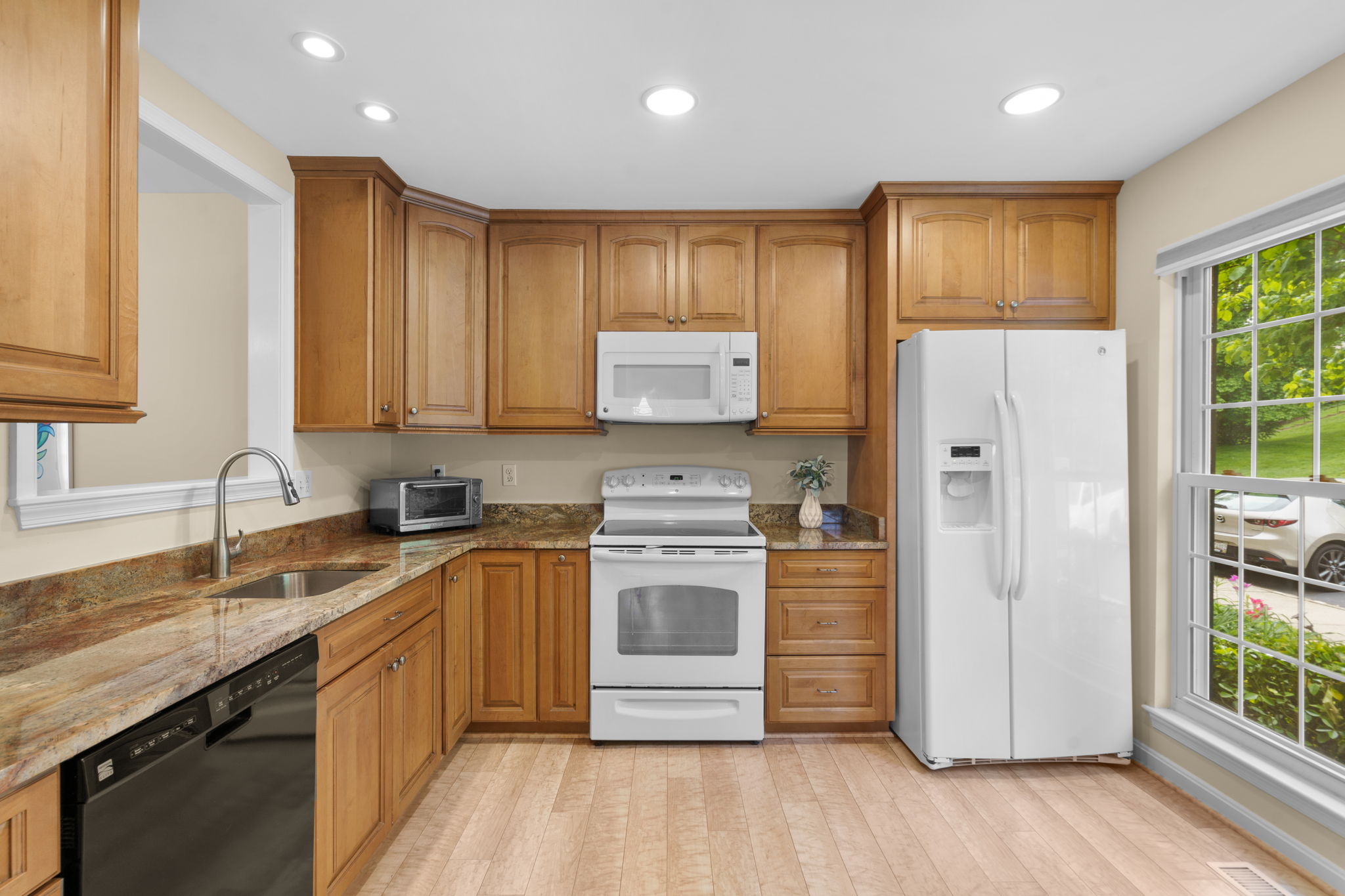 15. 10331 Green Holly Terrace