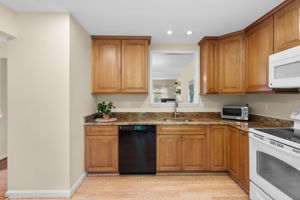16. 10331 Green Holly Terrace