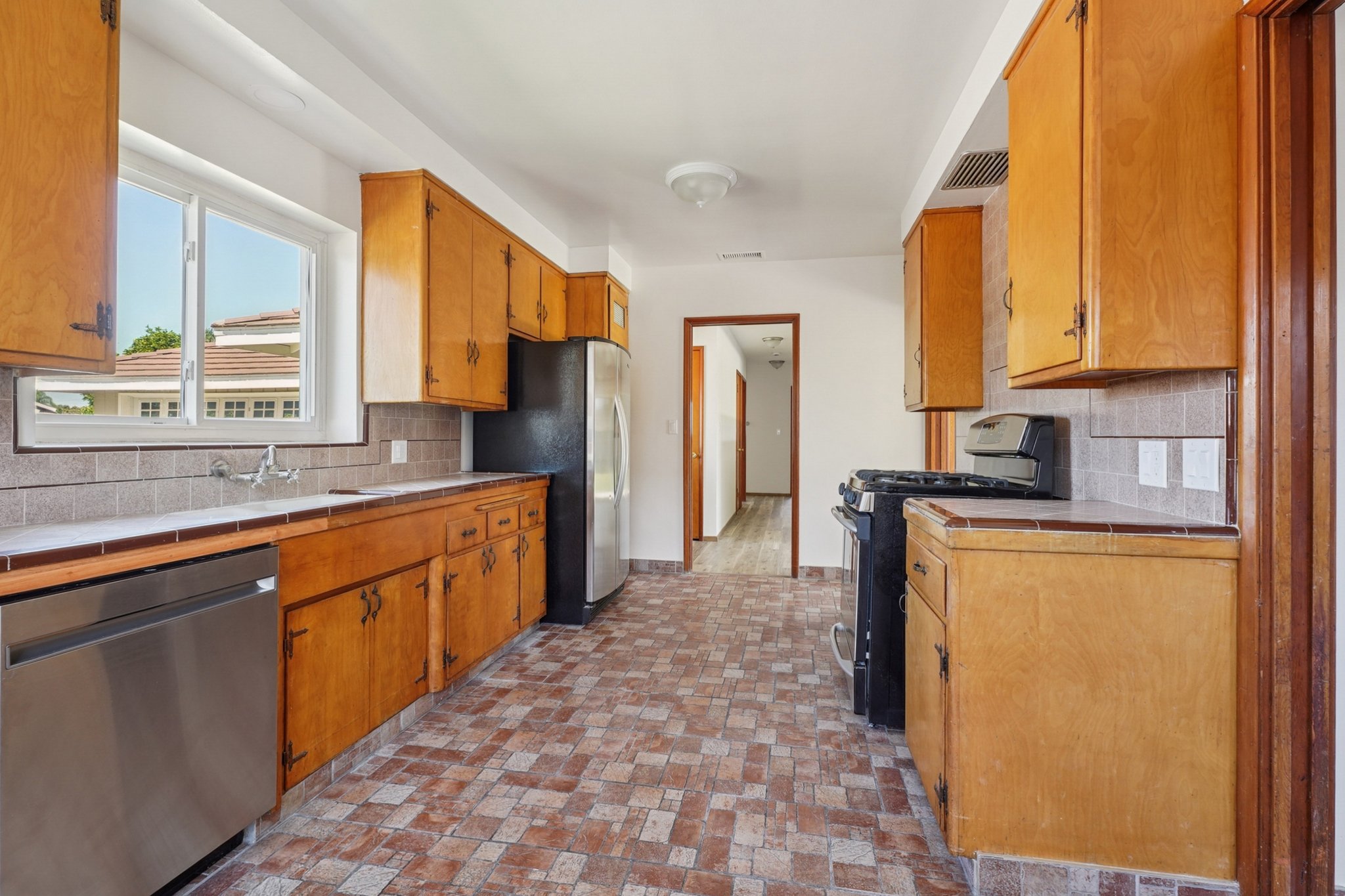 Hasty Ave-S2103-009.jpg