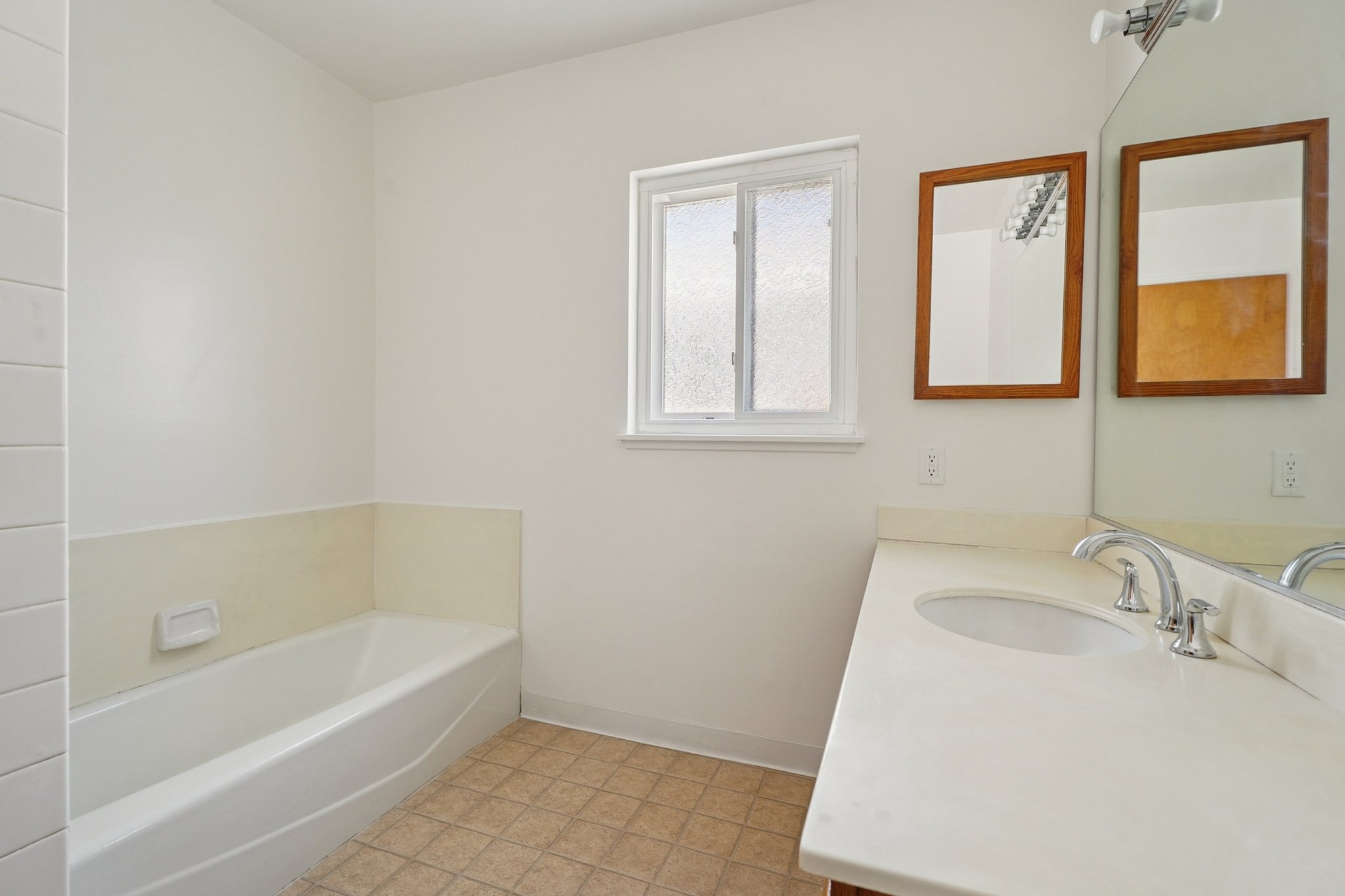 Hasty Ave-S2103-022.jpg