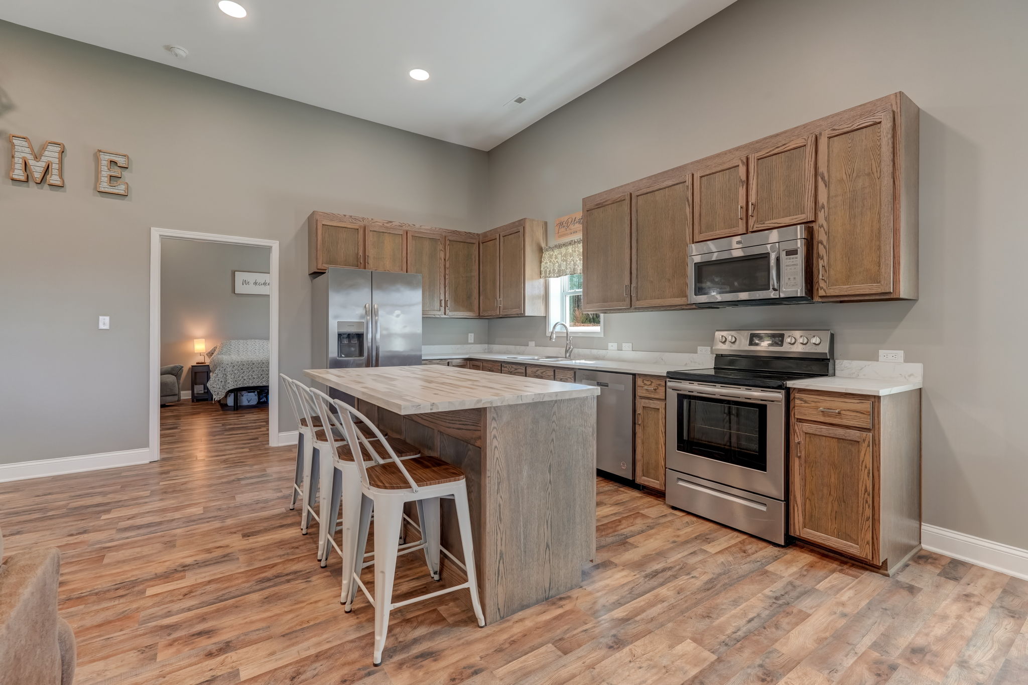 Kitchen/Breakfast Bar