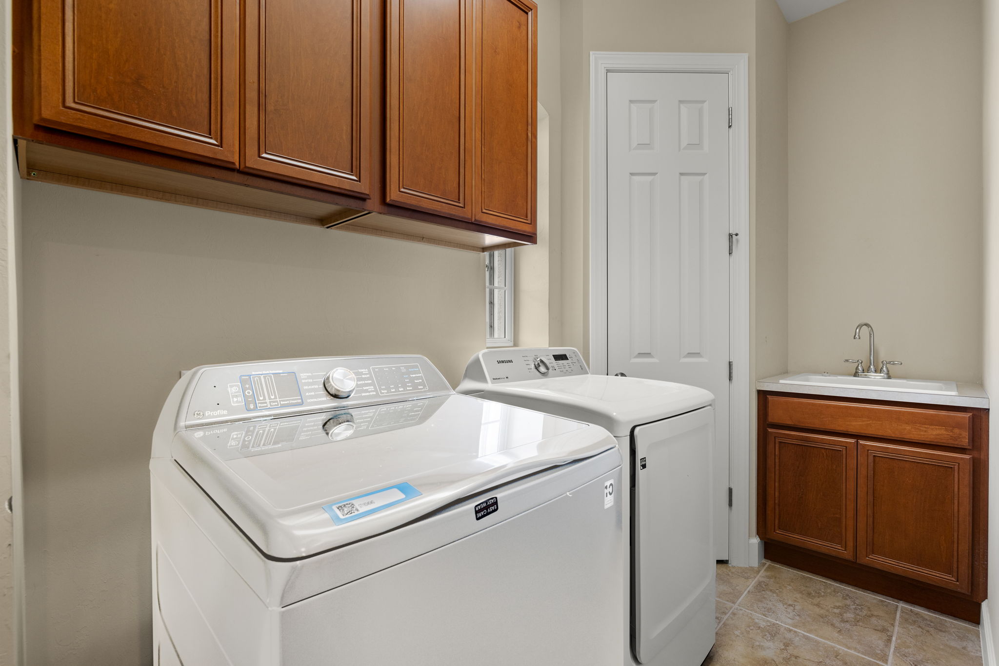 Laundry Room -r