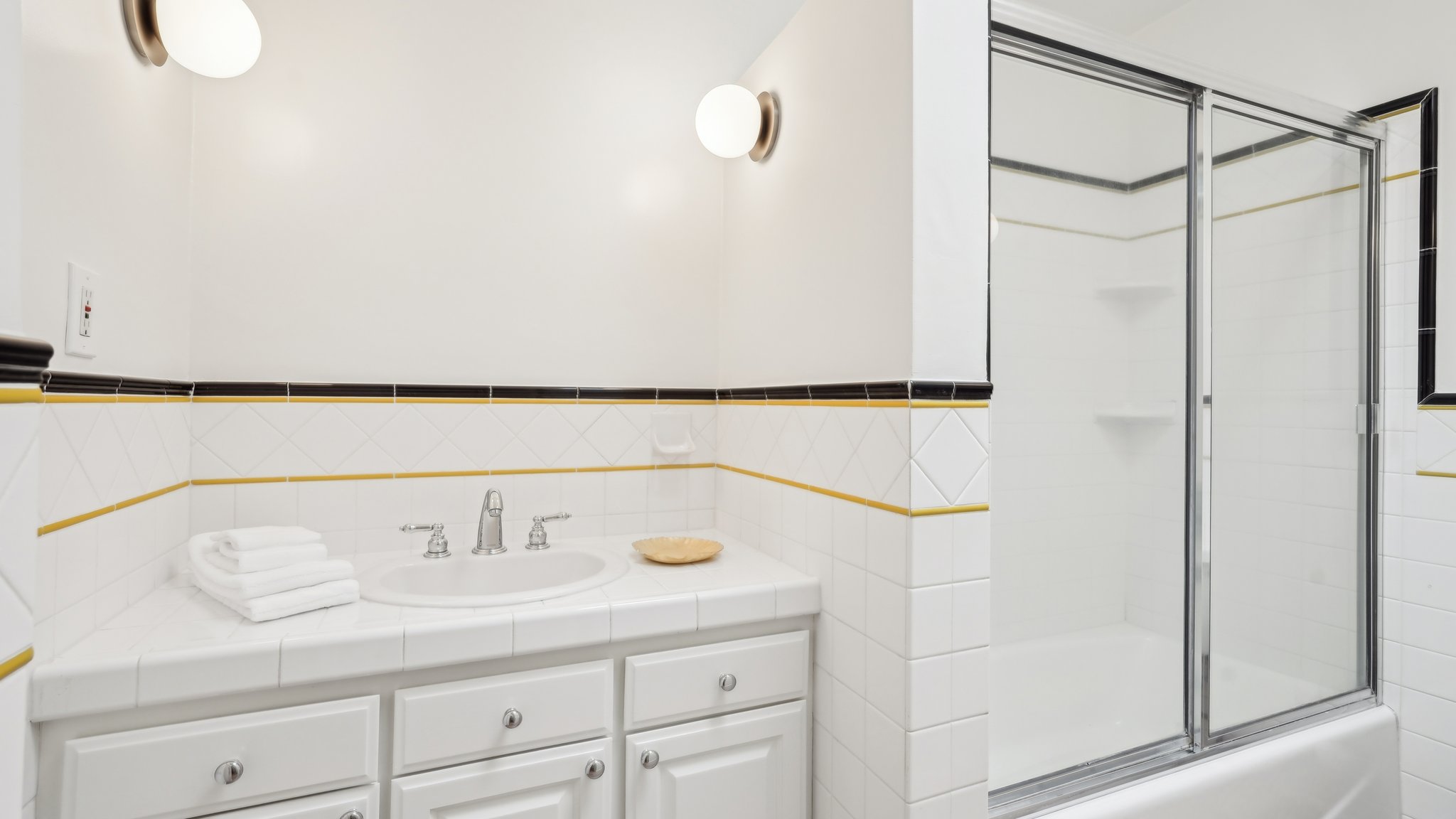 Ilona Ave-2404-019.jpg
