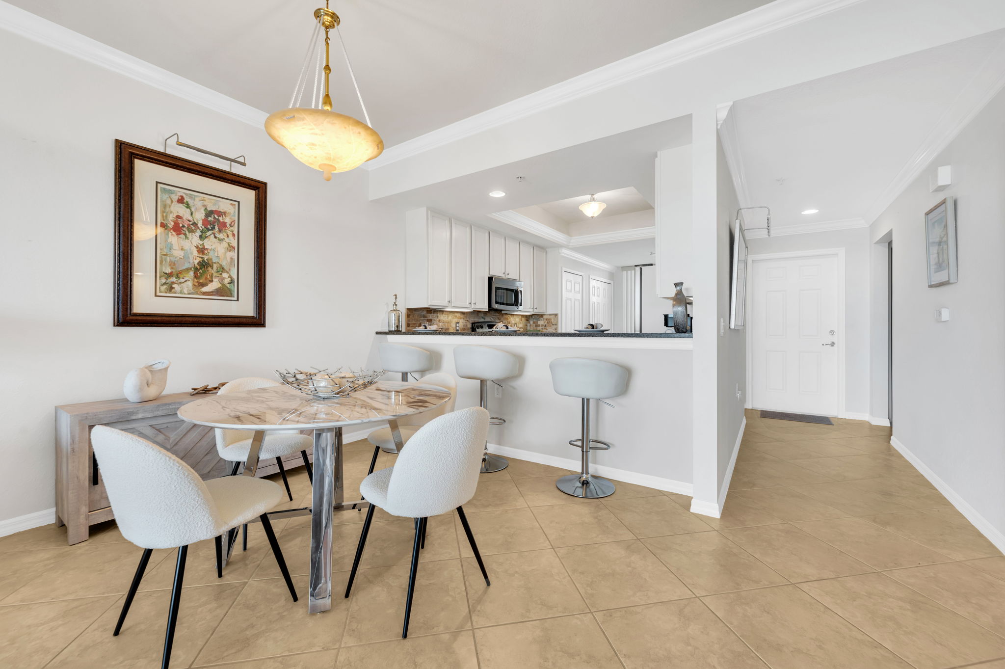 Dining- Breakfast Bar