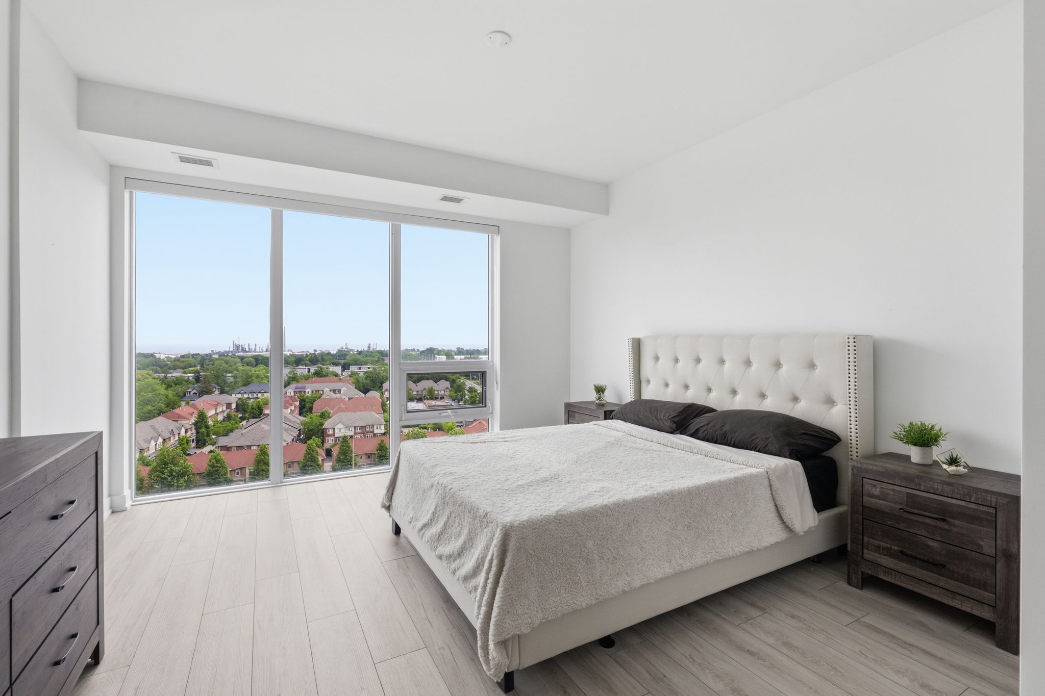 Property in Mississauga — delivered property photograph 12