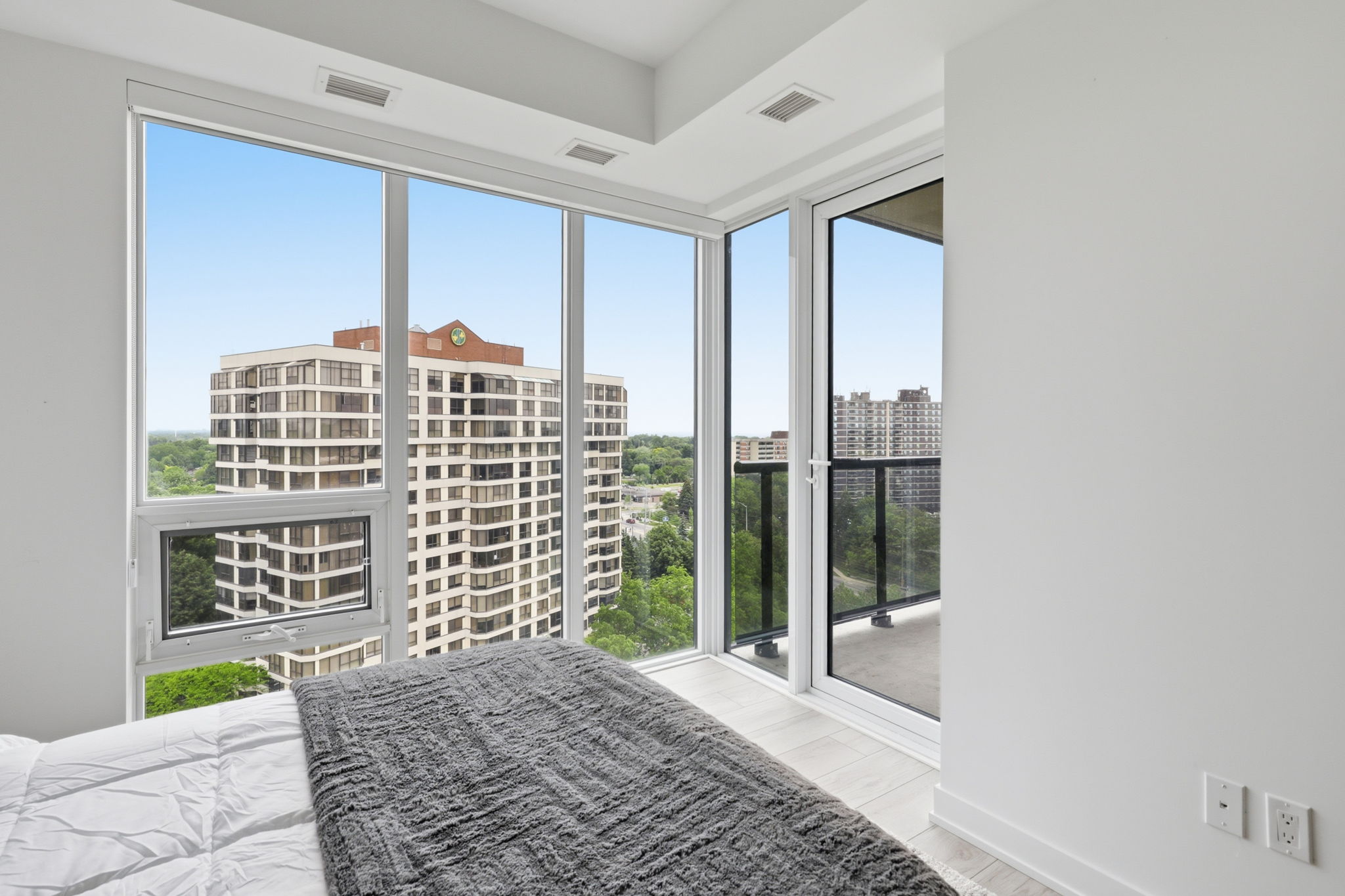 Property in Mississauga — delivered property photograph 19