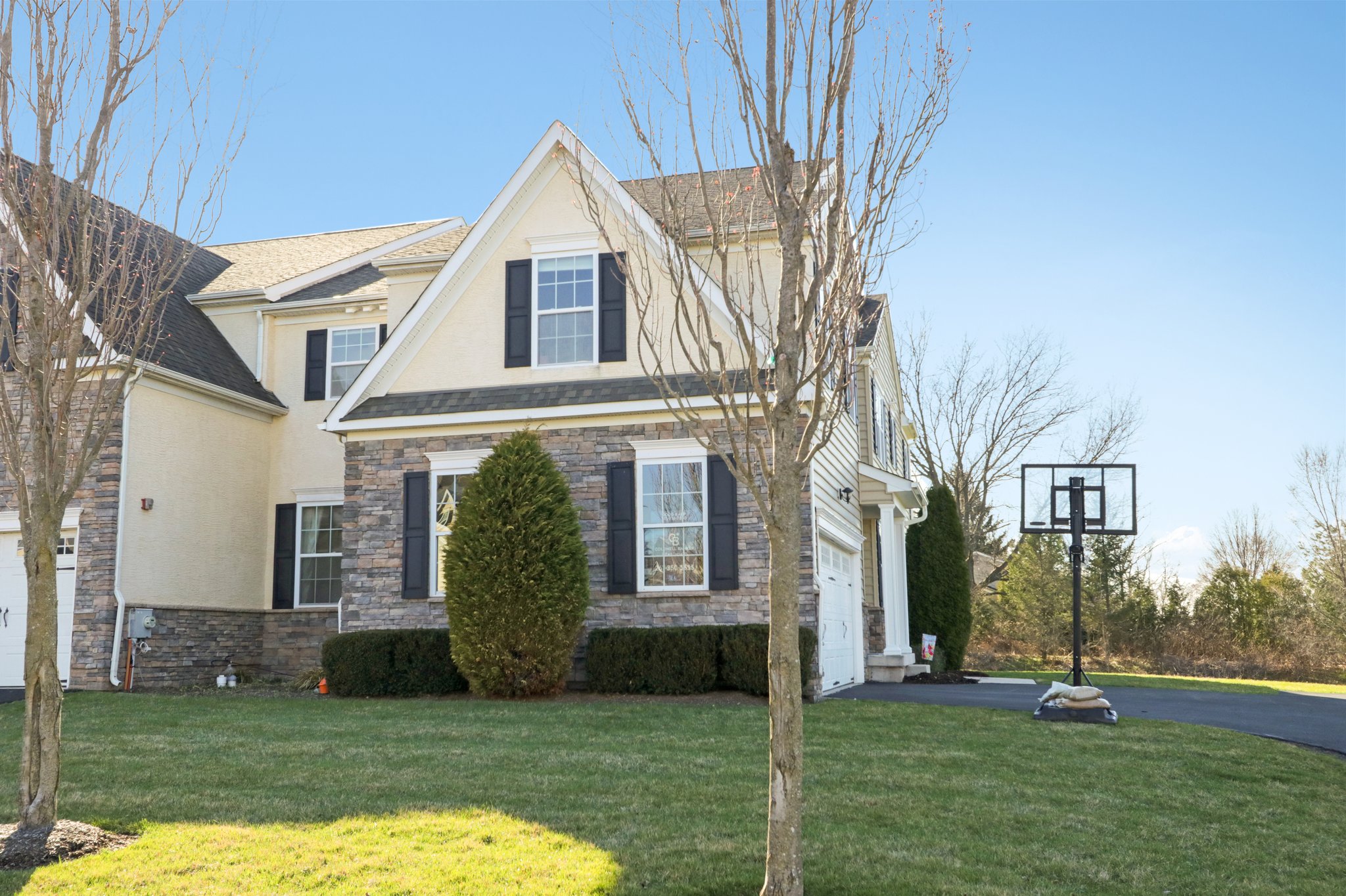 Thorndale Dr-S2503-002.jpg